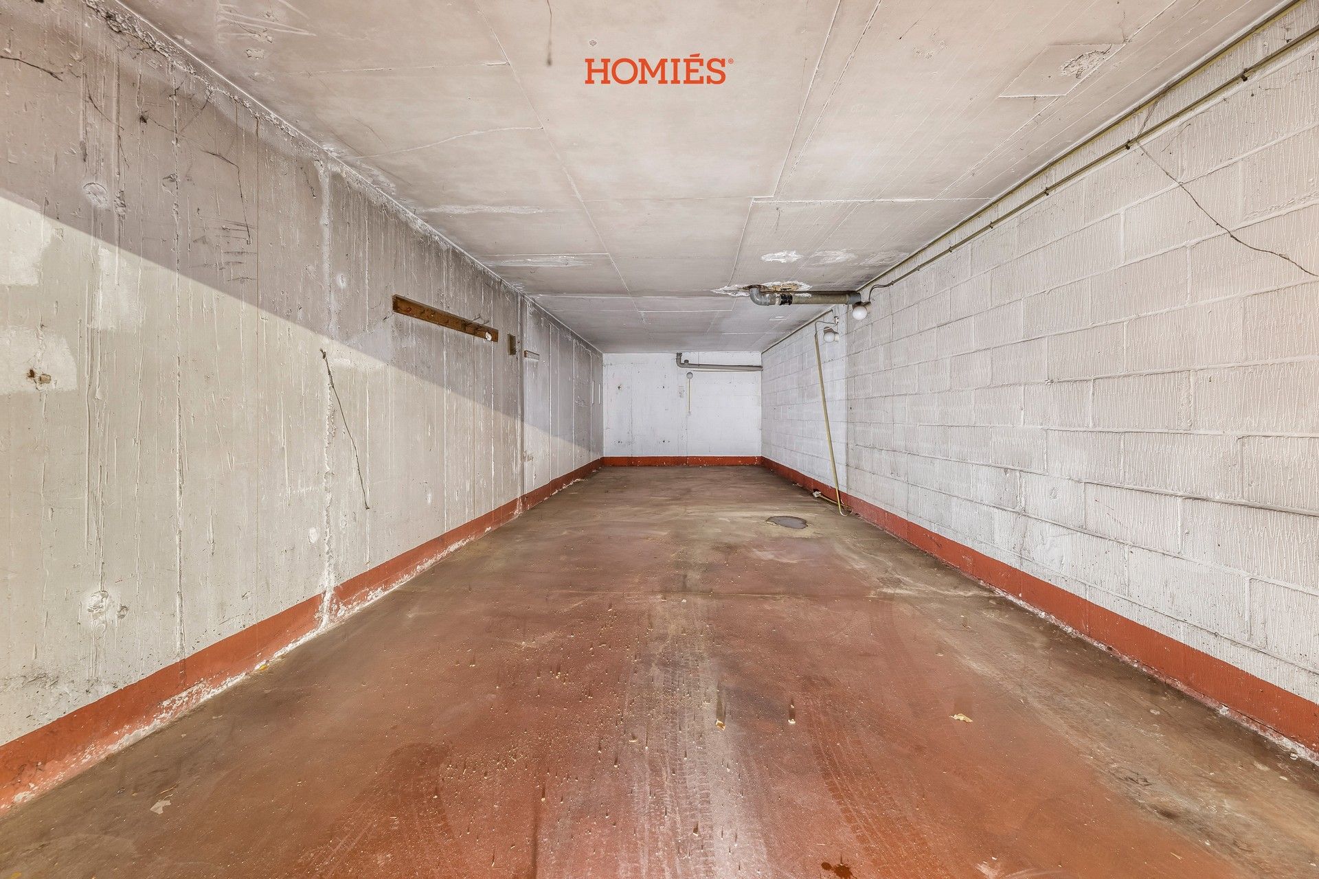 Dubbele garagebox op gegeerde locatie foto {{pictureIndex}}