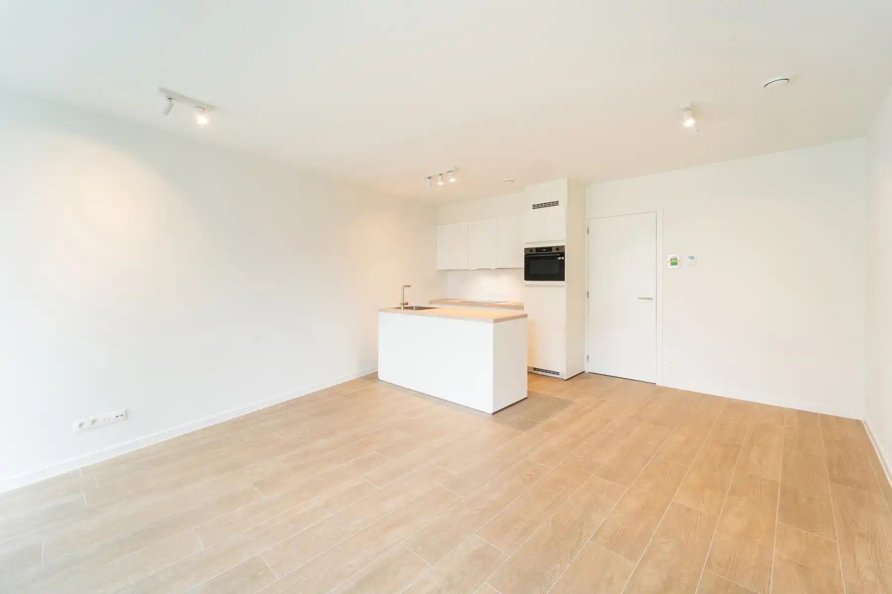 Nieuwbouwappartement met terras op toplocatie foto {{pictureIndex}}