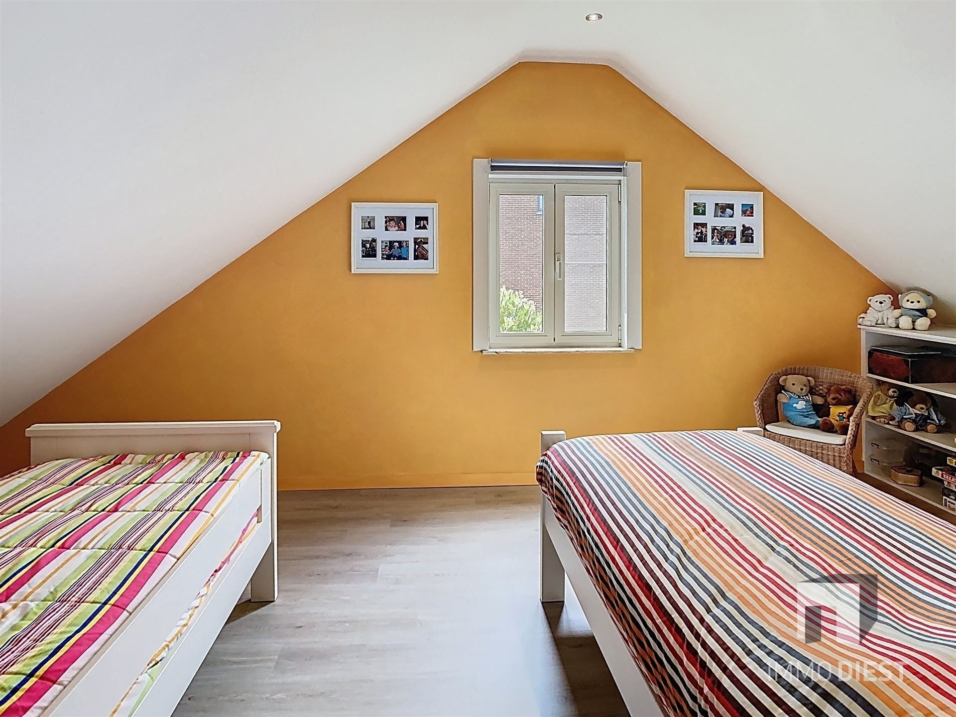 Aantrekkelijke en instapklare woning met 3 slaapkamers en prachtig aangelegde tuin op 12a 77ca. foto 28