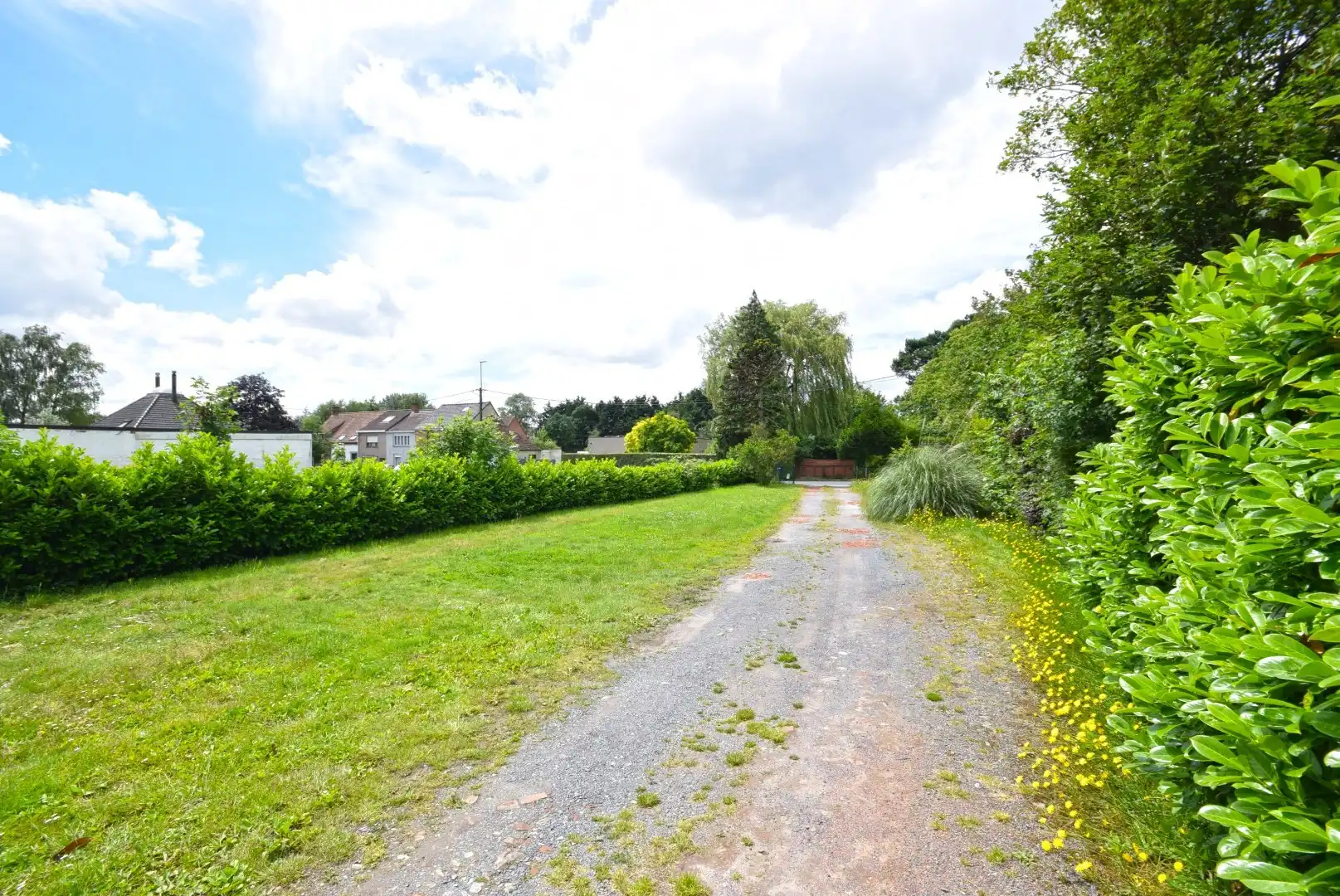 HALFOPEN WONING MET 3 SLAAPKAMERS EN AANGENAME TUIN foto 10
