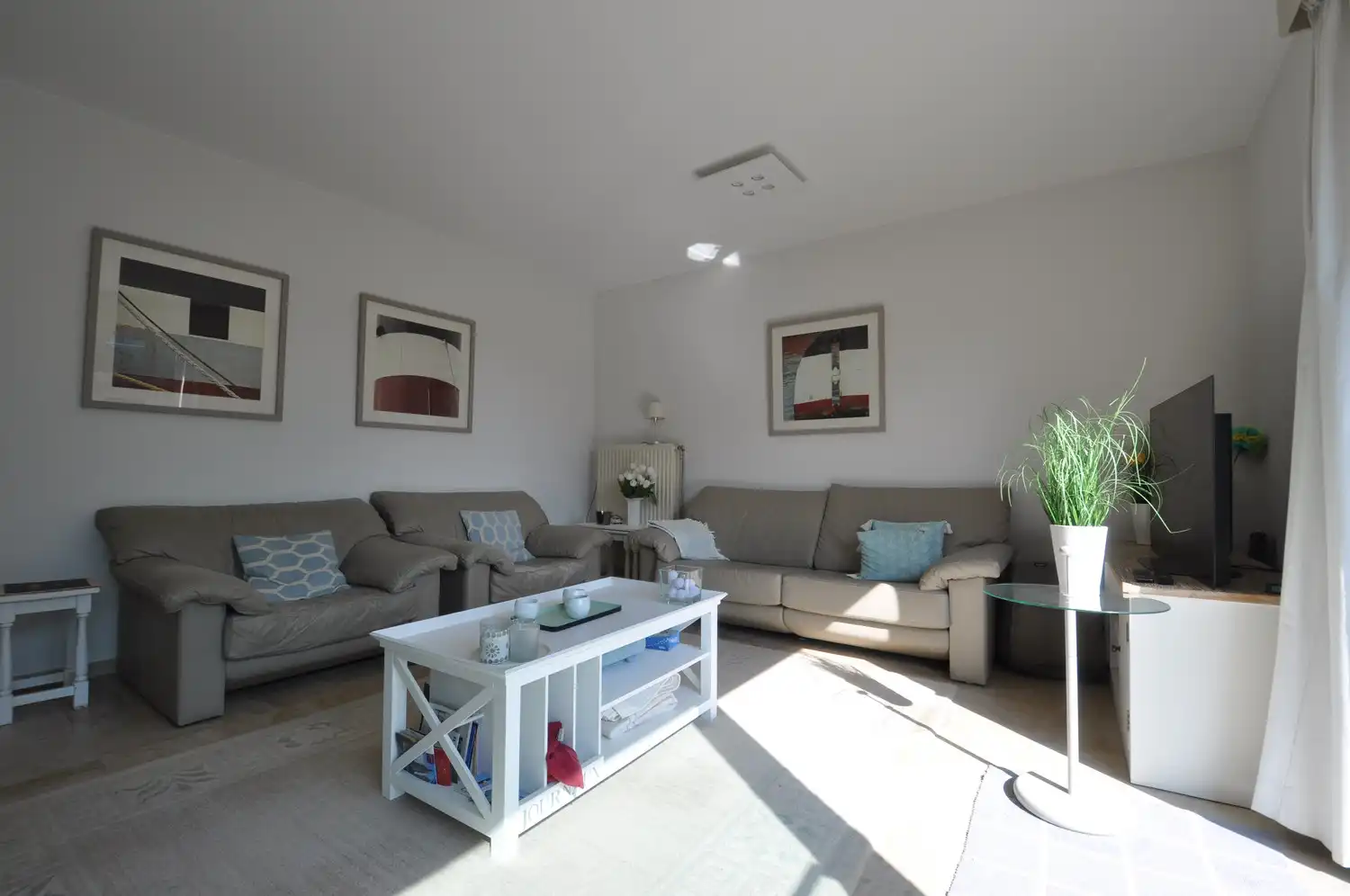 Lichtrijk en gemeubeld 2-slaapkamer appartement in Duinbergen foto 3