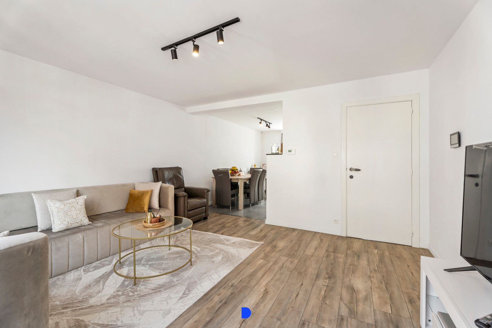 Instapklare kantoorruimte met appartement centrum Meulebeke foto 16