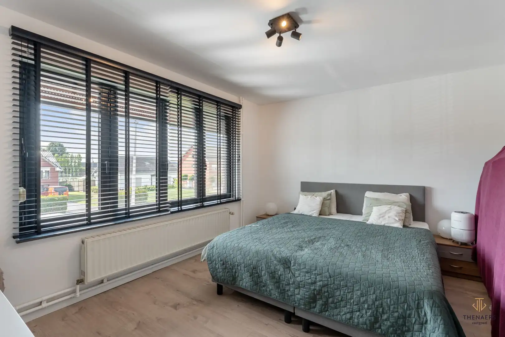 INSTAPKLARE WONING MET 3 SLAAPKAMERS, TUIN EN CARPORT. foto 19