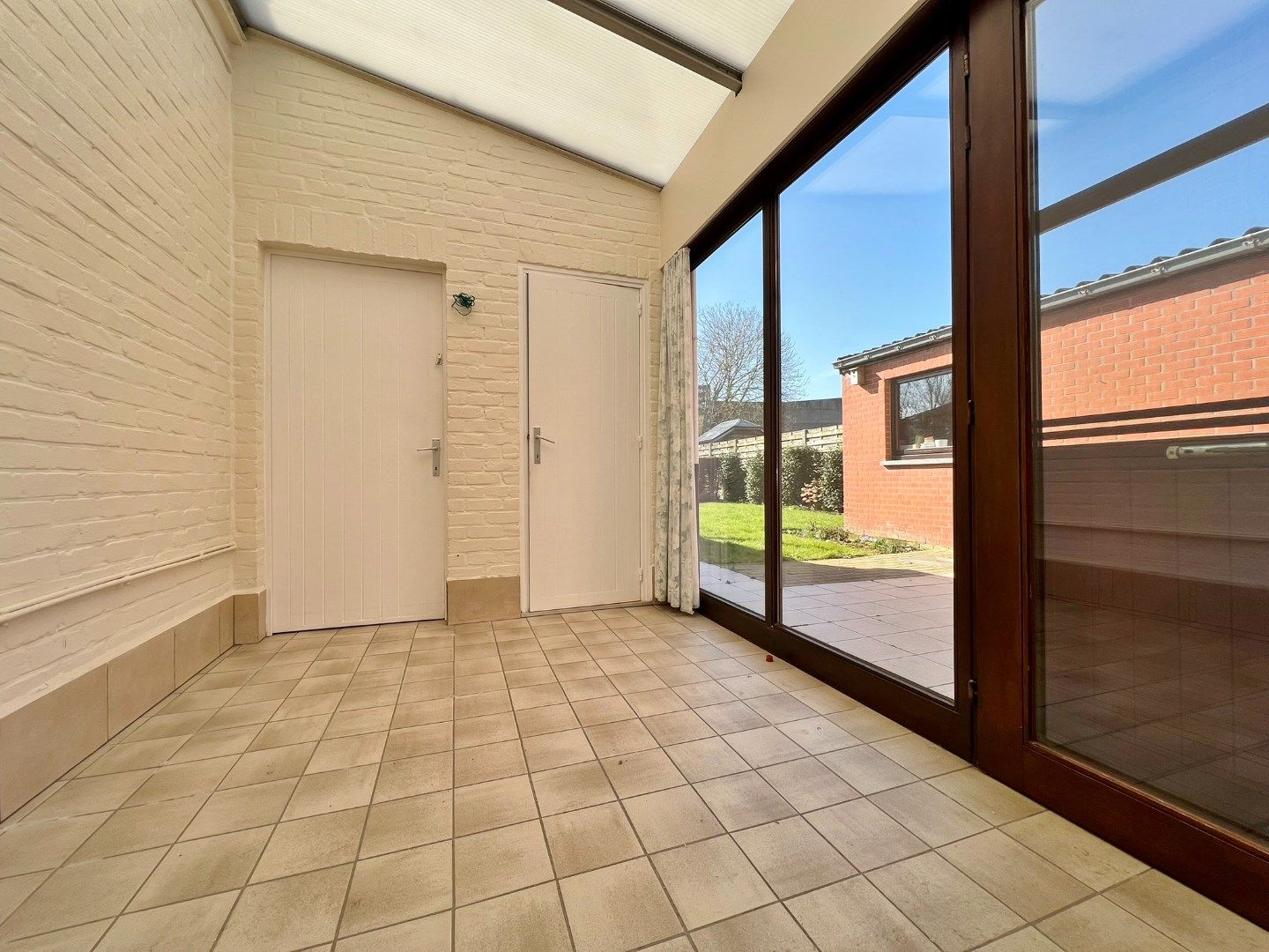 Halfopen woning met zonnige tuin en garage.  foto 8