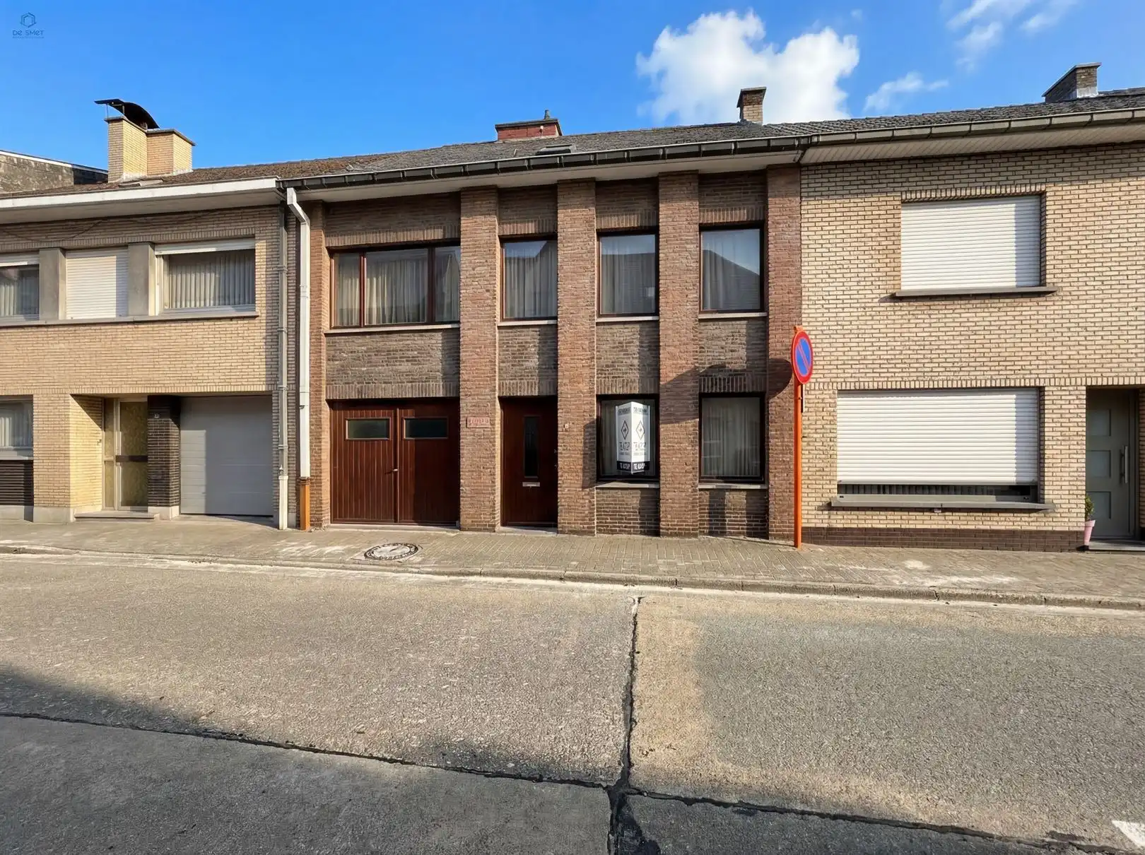 Hoofdfoto van de publicatie: Te renoveren woning met 4 slaapkamers, garage en tuin op toplocatie in Denderleeuw