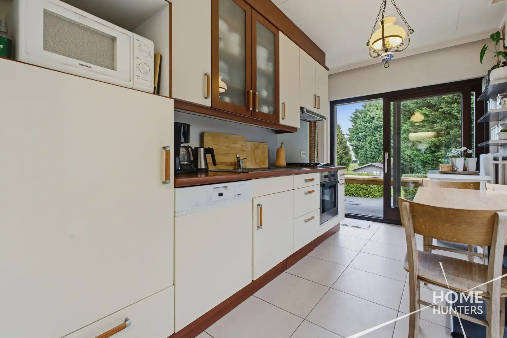 RUSTIG GELEGEN BUNGALOW MET RUIME TUIN EN VEELZIJDIGE KELDERRUIMTE foto 15