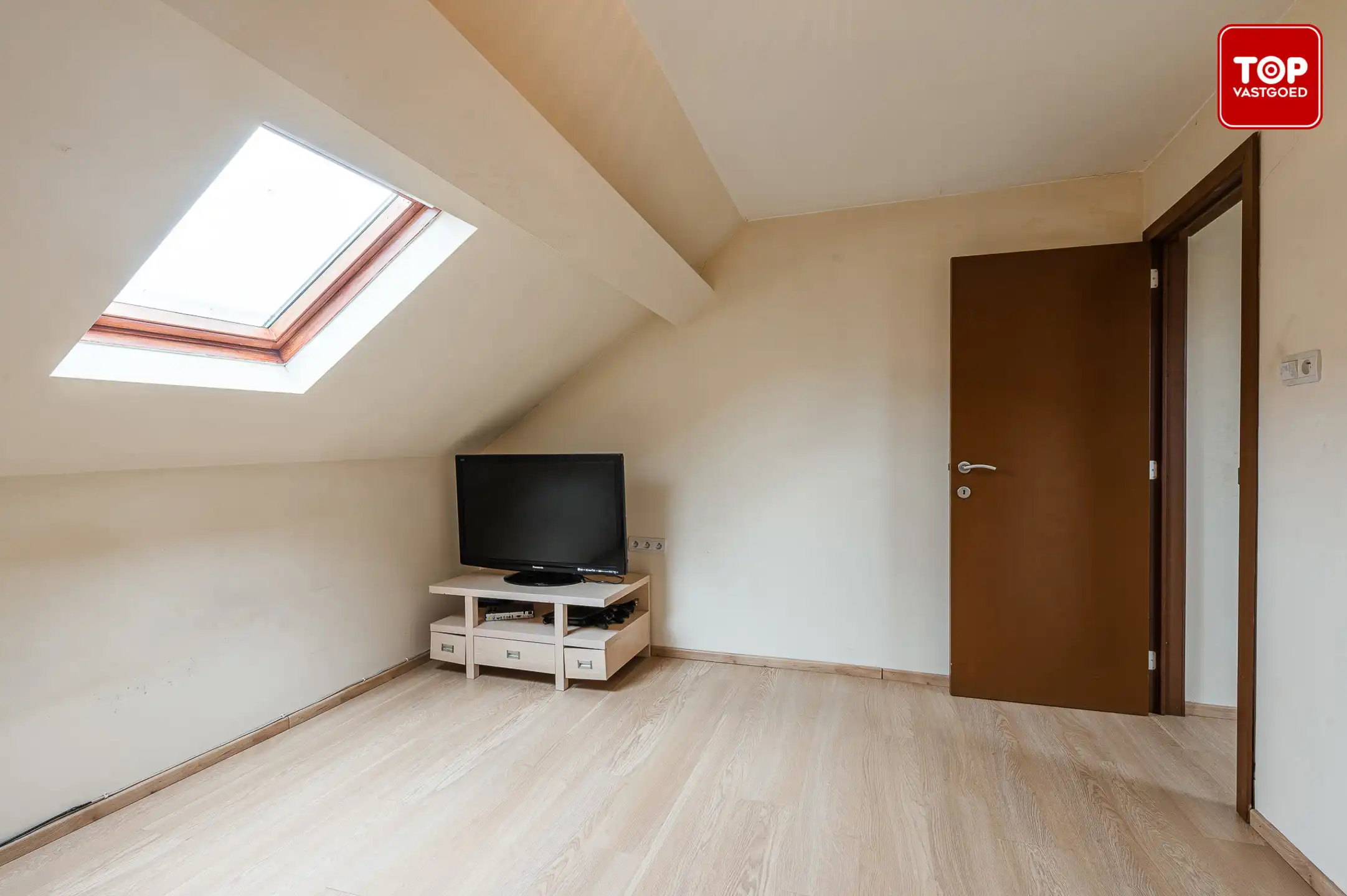 Op te frissen woning met 4 slaapkamers op gunstige locatie.  foto 22