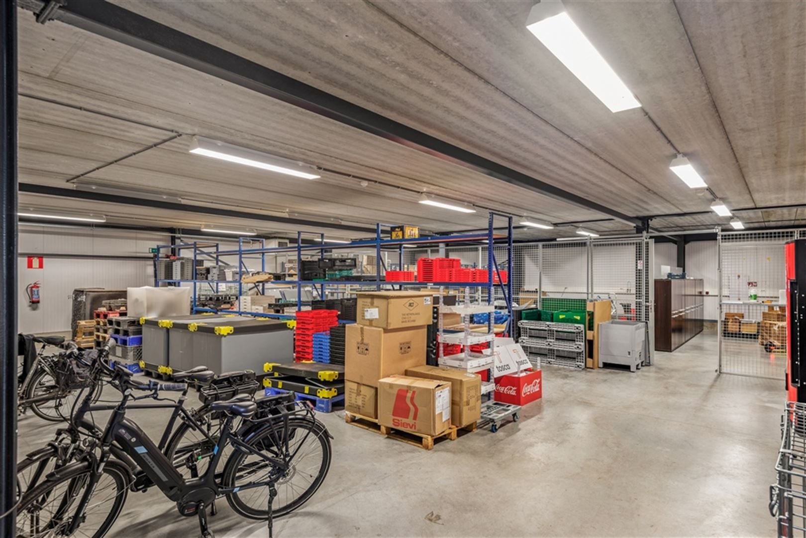 Kantoor van 1238m² samen met magazijn van 398 m² in Aartsela foto 19