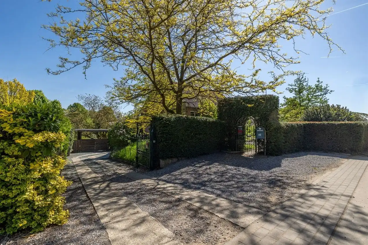 Moderne "Engelse charme, hedendaagse verfijning in oase van groen foto 26
