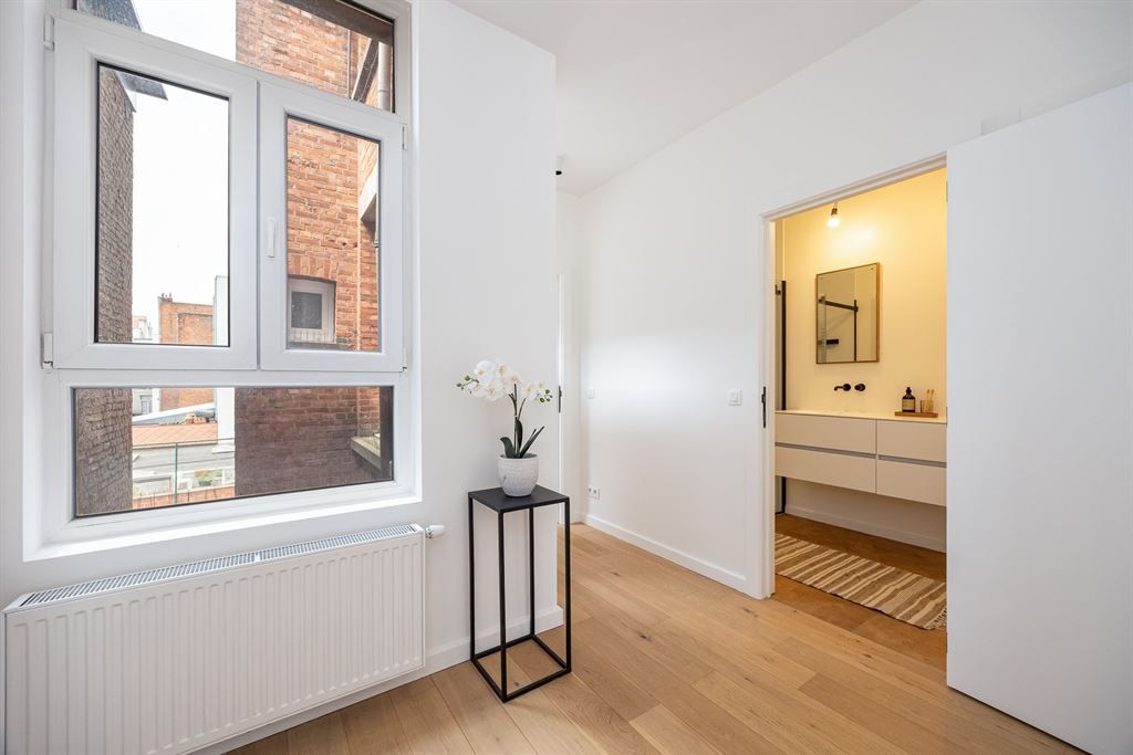 Recent gerenoveerd, lichtrijk appartement foto 6