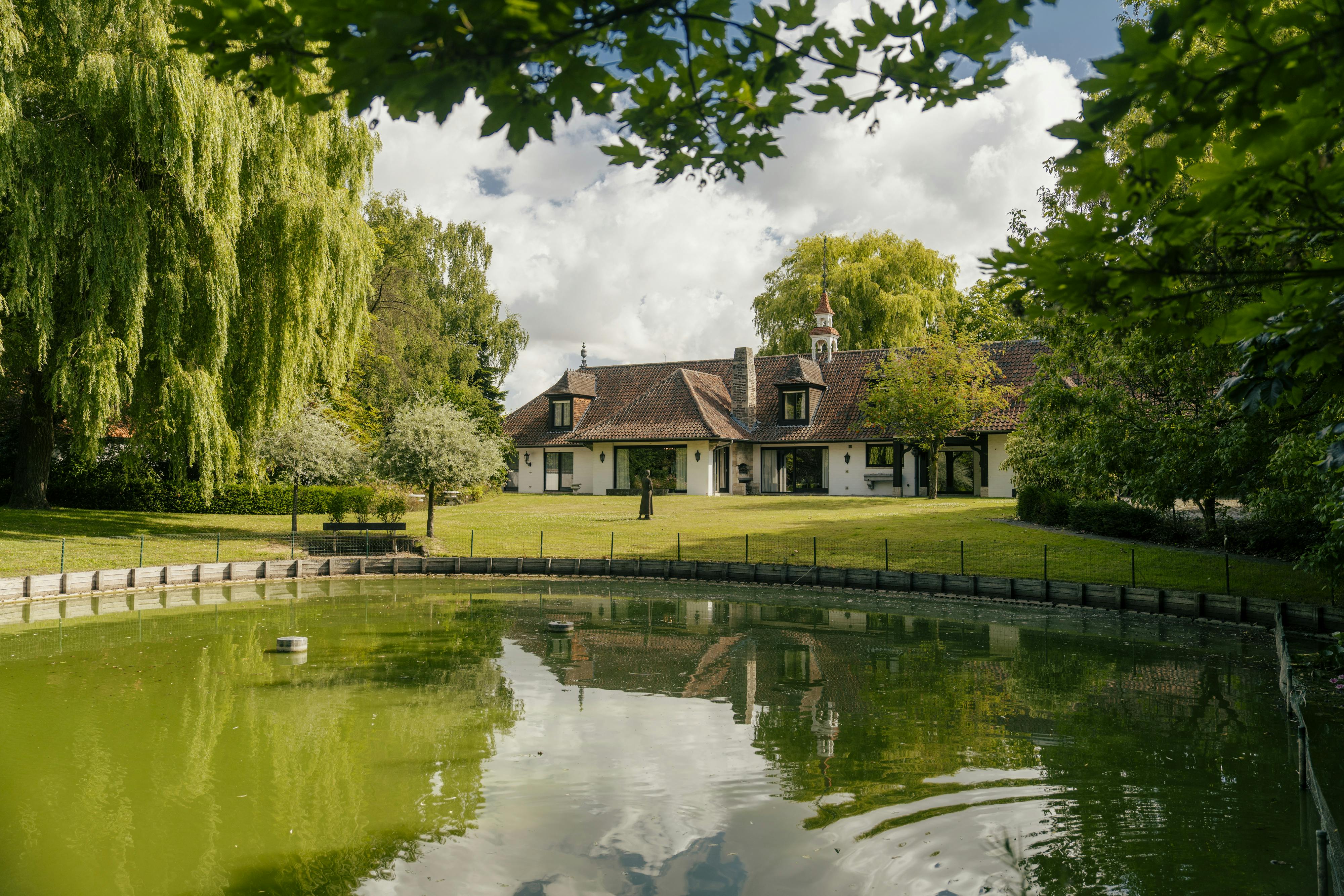 Unieke villa met vijver te koop aan de rand van Roeselare foto 29