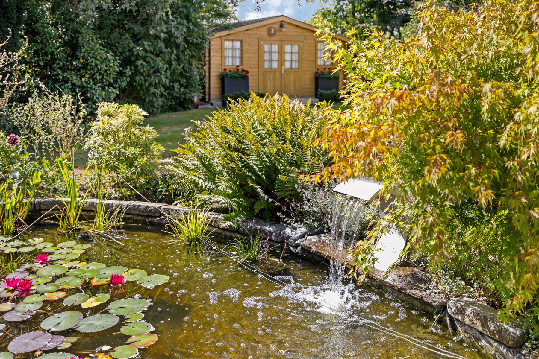 Uitstekend onderhouden villa met mooie tuin en garage foto 27