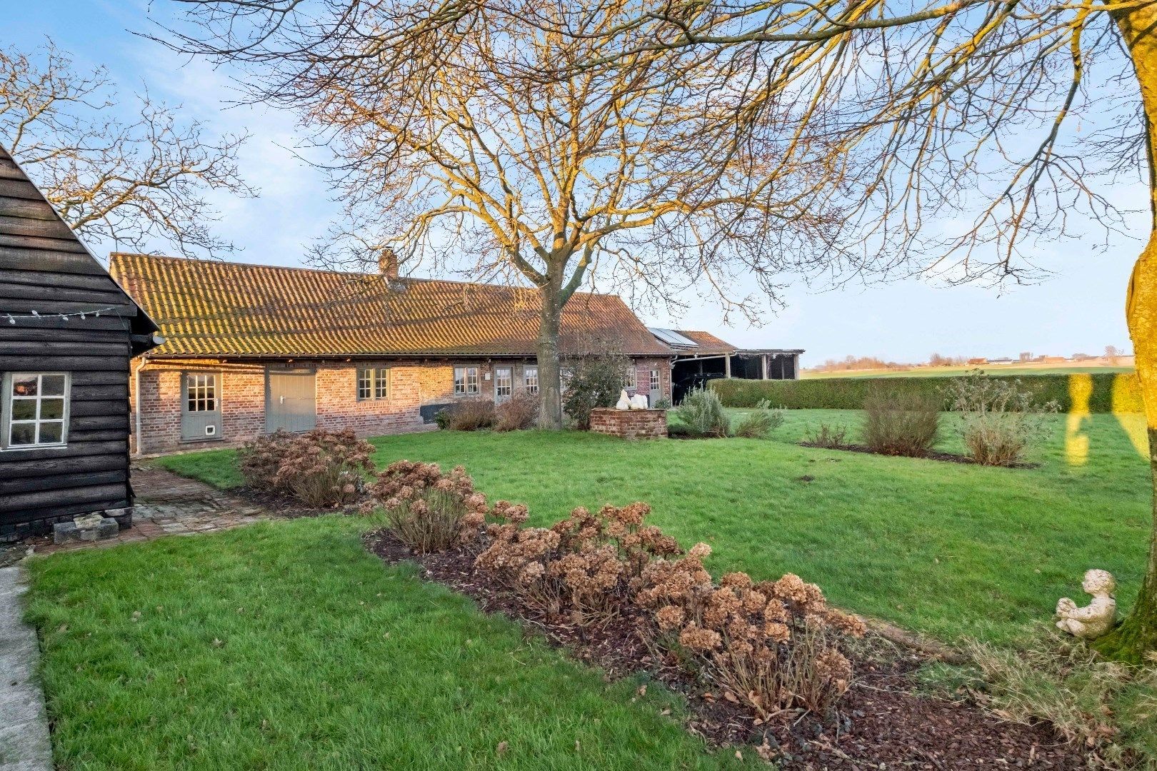 Charmante hoeve met weide te koop in Poperinge foto 3