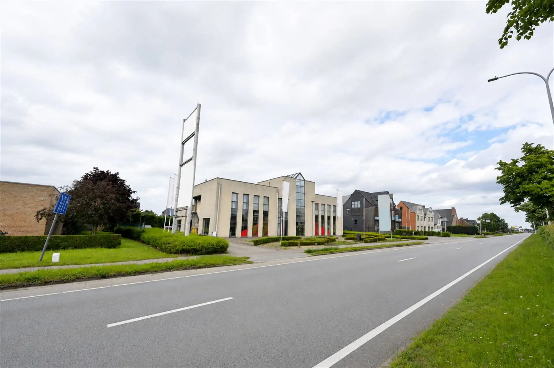 Opbrengsteigendom: handelspand en twee appartementen foto 5