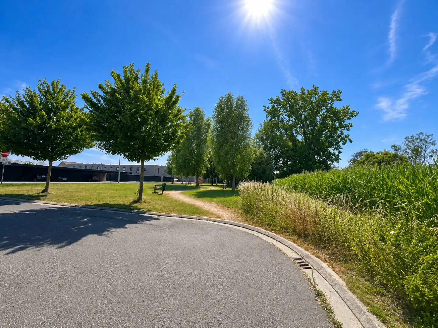 Recente woning met 3 slks, carport, tuin,... foto 2
