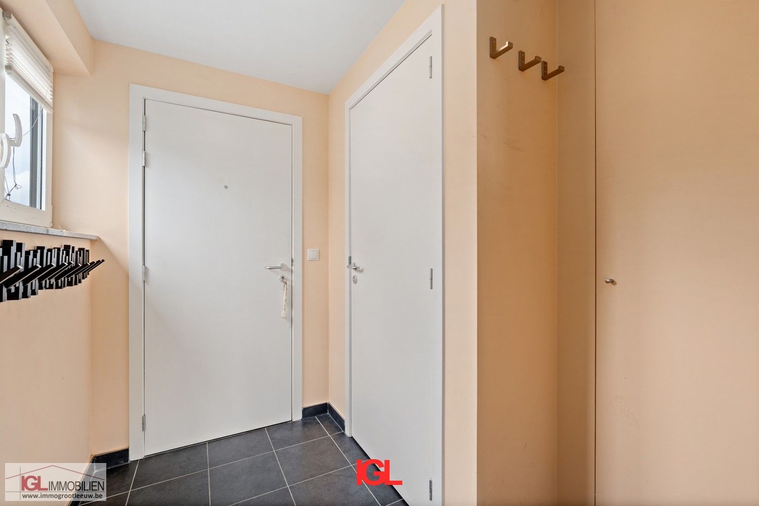 Ruim duplexappartement met 5 slaapkamers, een zonnig terras & 2 staanplaatsen foto 18