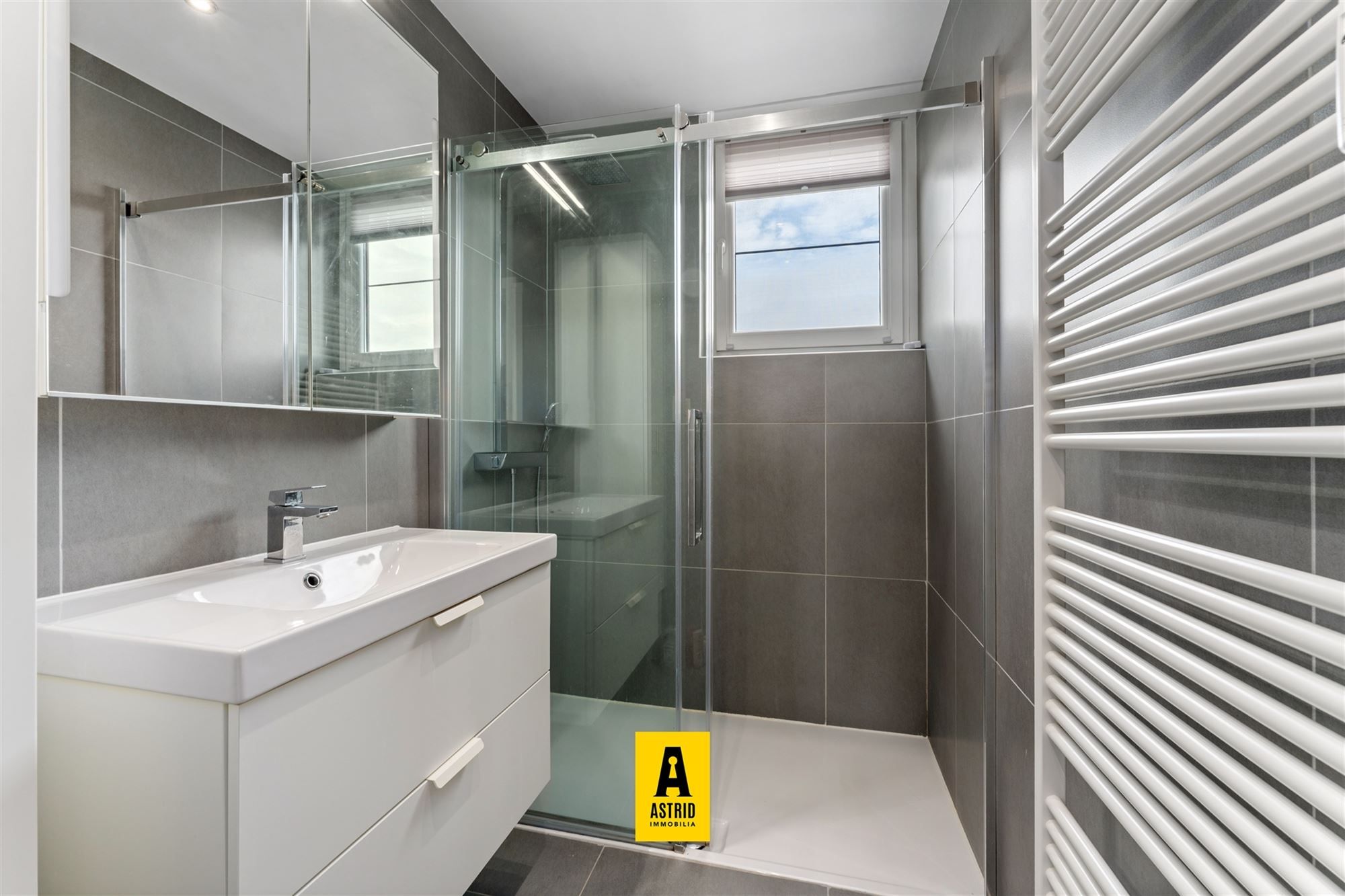 Volledig gerenoveerd appartement met zeezicht in Bredene foto 14