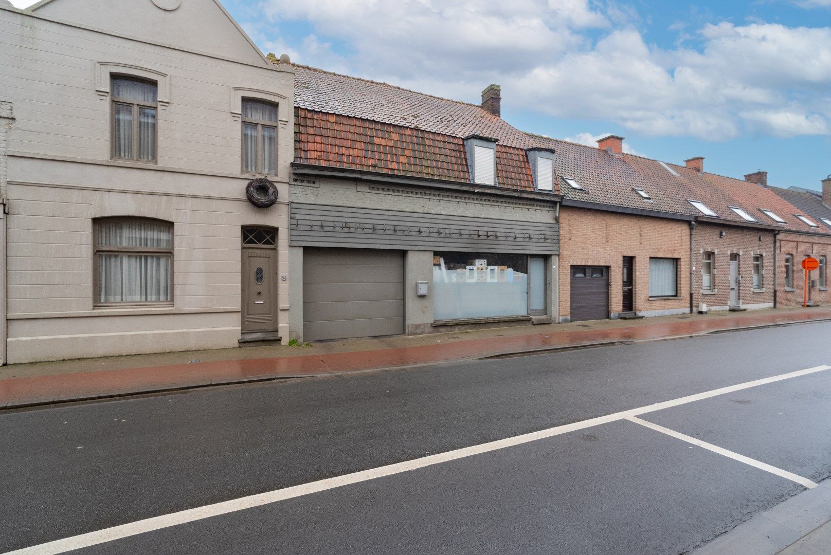Hoofdfoto van de publicatie: Te renoveren woning met 4 slaapkamers en garage