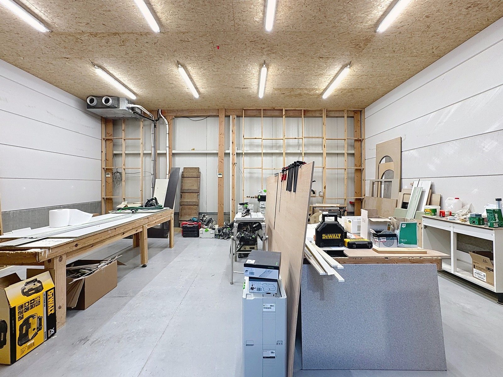 Instapklaar MAGAZIJN (174,5m²) met alle voorzieningen en private parkeerplaats voor de deur te Brugge (Sint-Michiels), Ten Briele. Geen WVI! foto 5