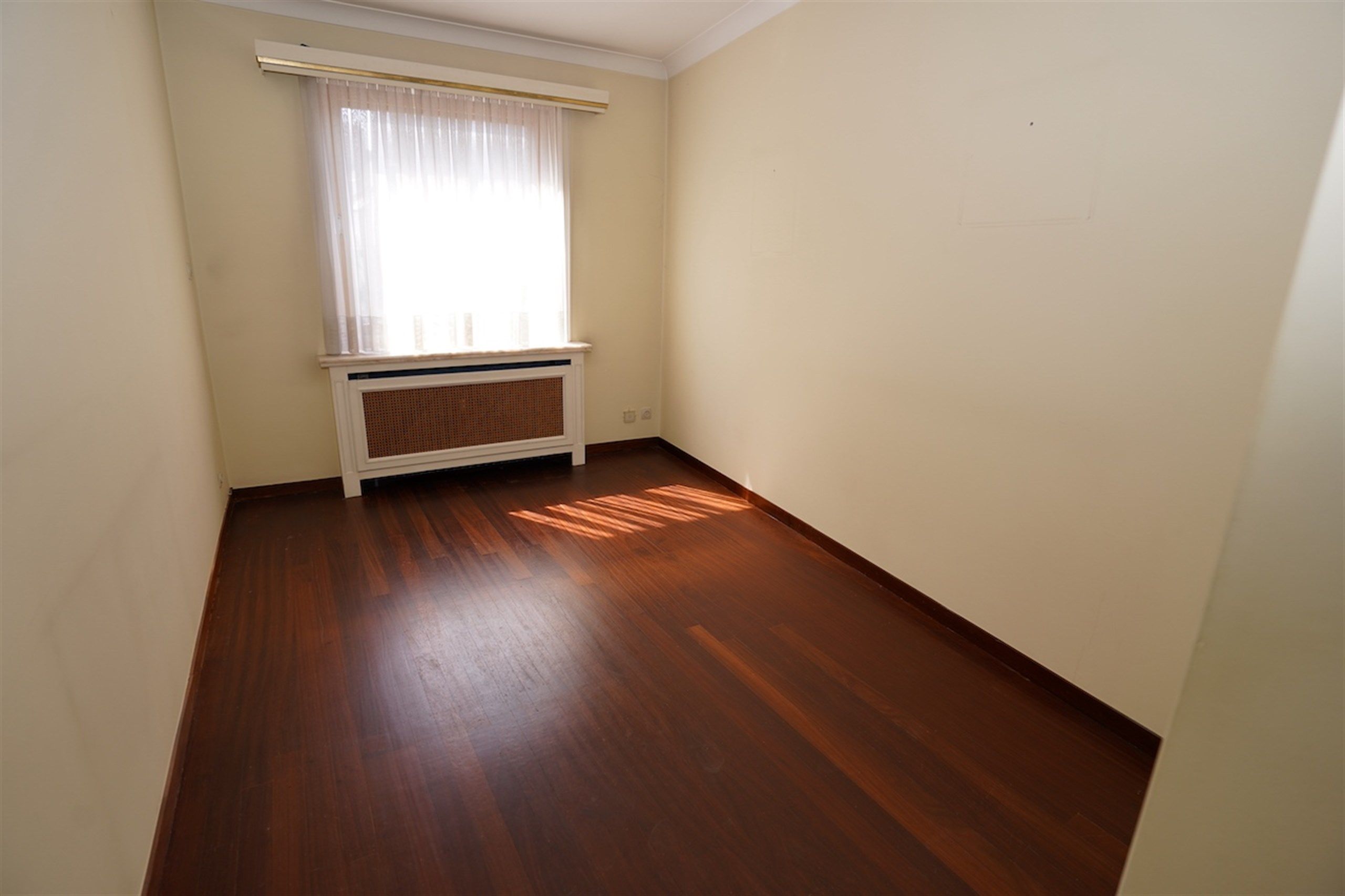 Te moderniseren 3-slpk appartement + garage in hartje centrum! foto 8