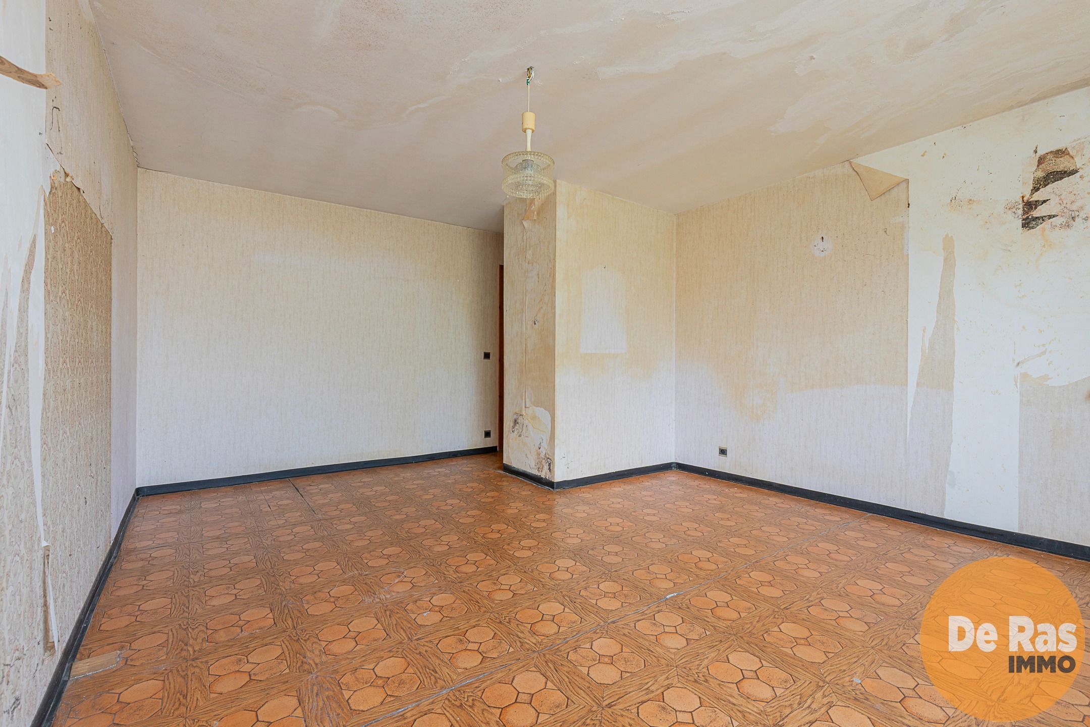 HERZELE - Stevige eengezinswoning op 200m van de markt foto 12