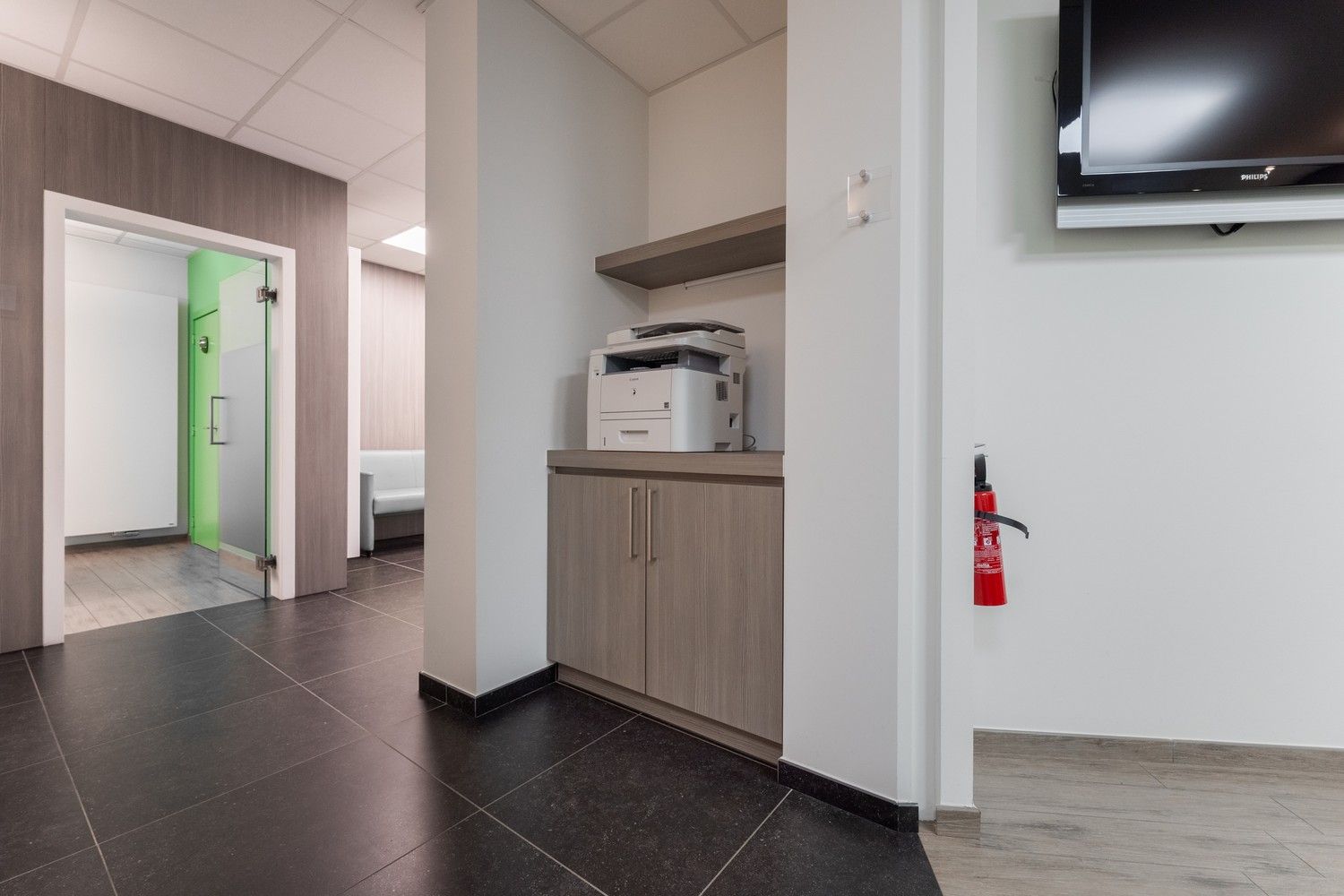 Mooi gerenoveerd handelspand pal in het centrum van Pelt met 7 parkeerplaatsen foto 25