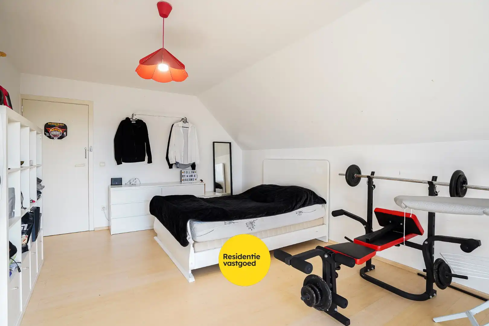 Ruime gezinswoning in doodlopende straat foto 21