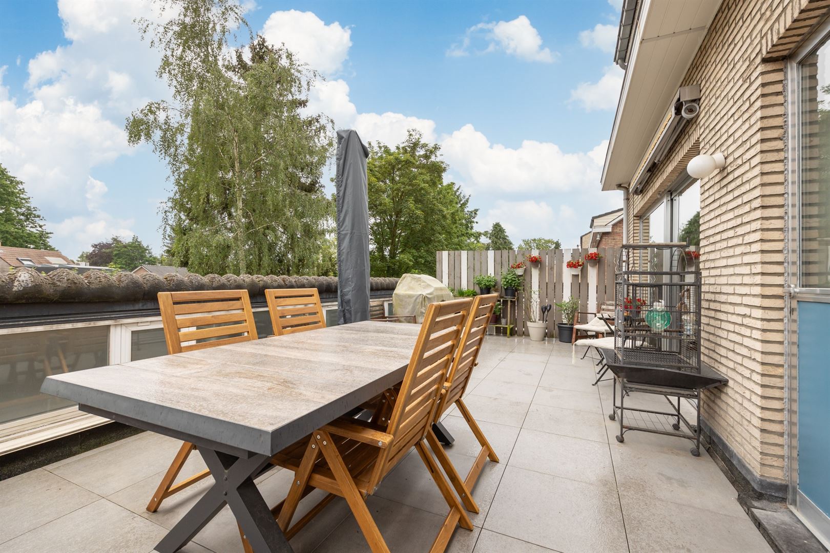 Kantoor met grote vitrine en duplex appartement foto 22