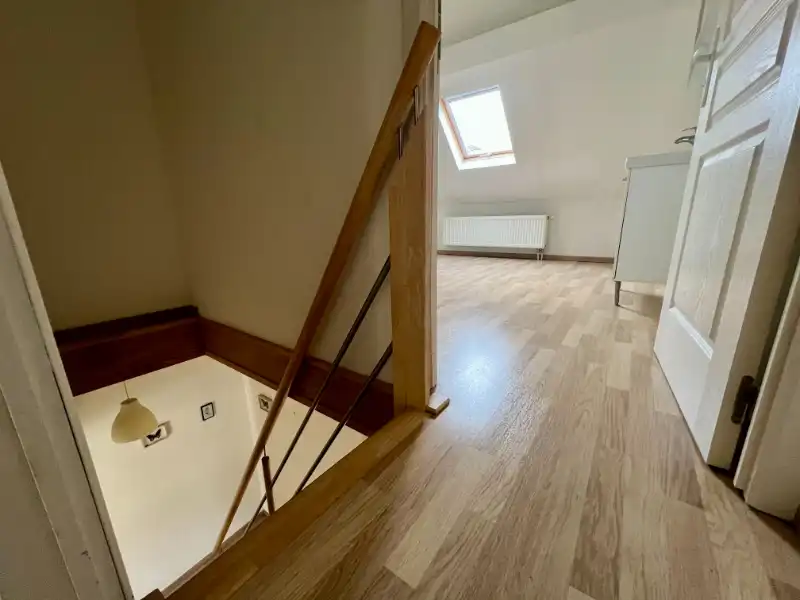 RIJWONING MET DRIE SLAAPKAMERS EN GEPLAVEIDE KOER foto 8