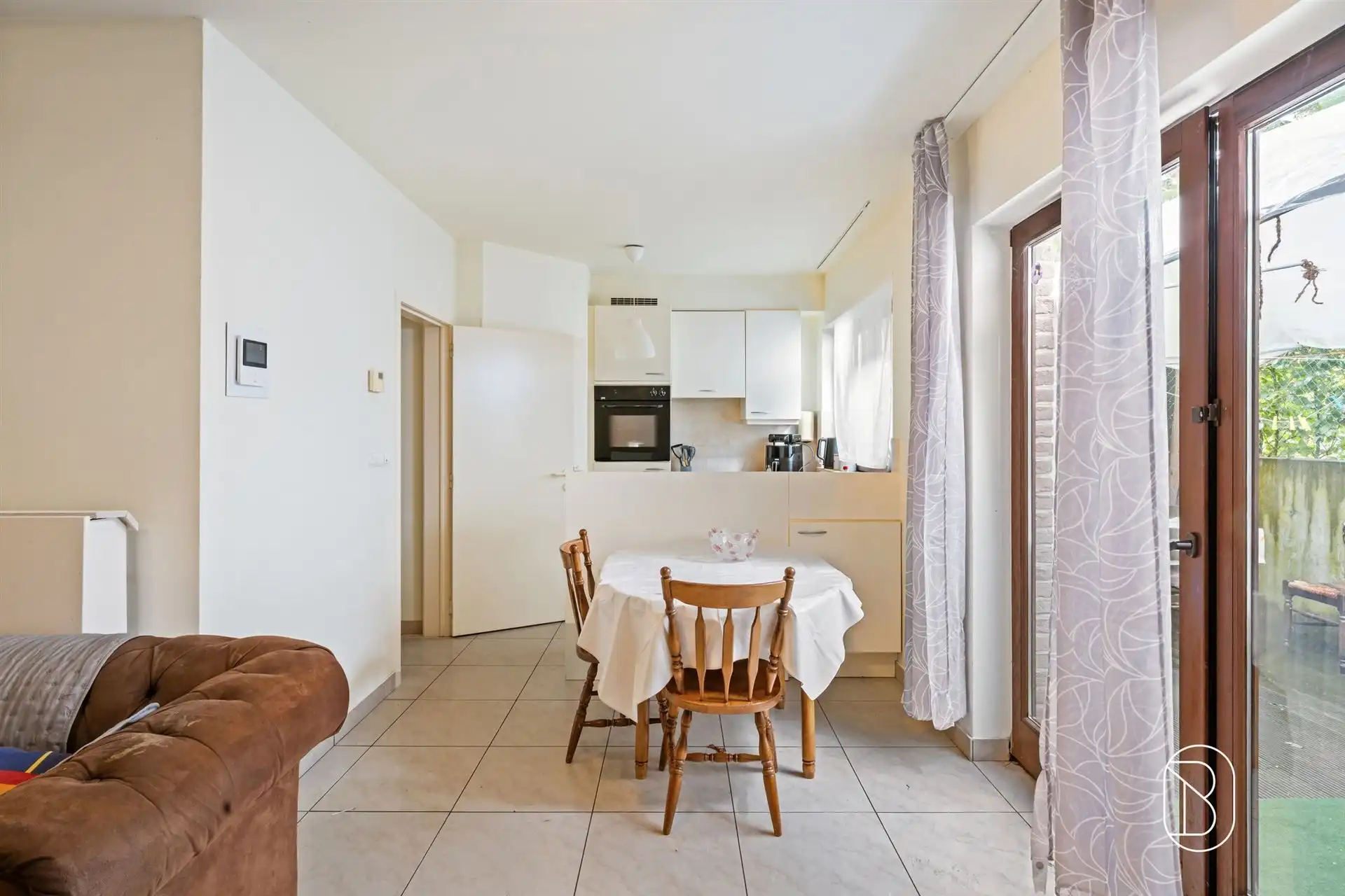 Goedgelegen duplexappartement met 2 slk.  foto 5