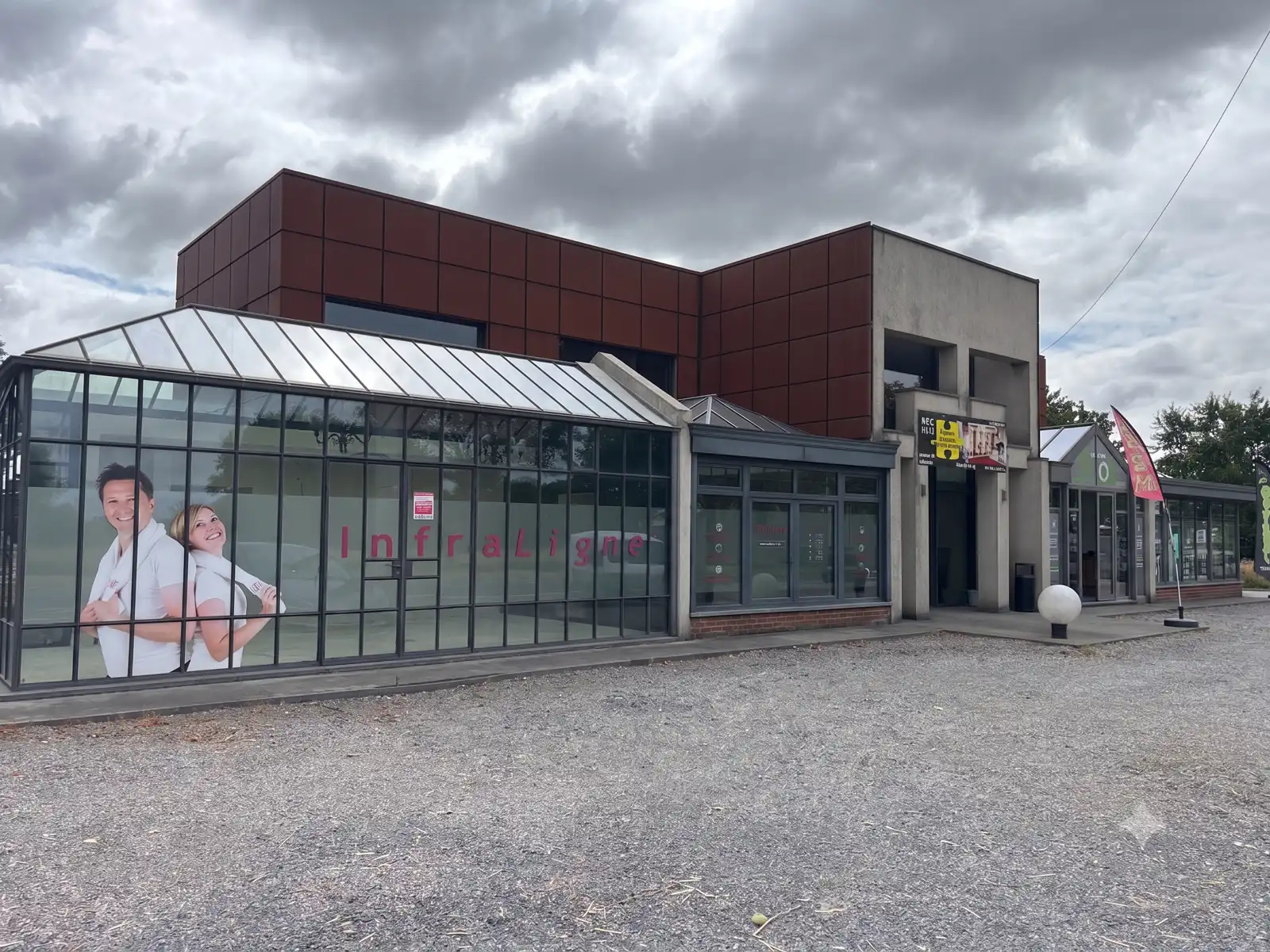 Baanwinkel 300 m² te huur Hannuit zichtlocatie foto 9