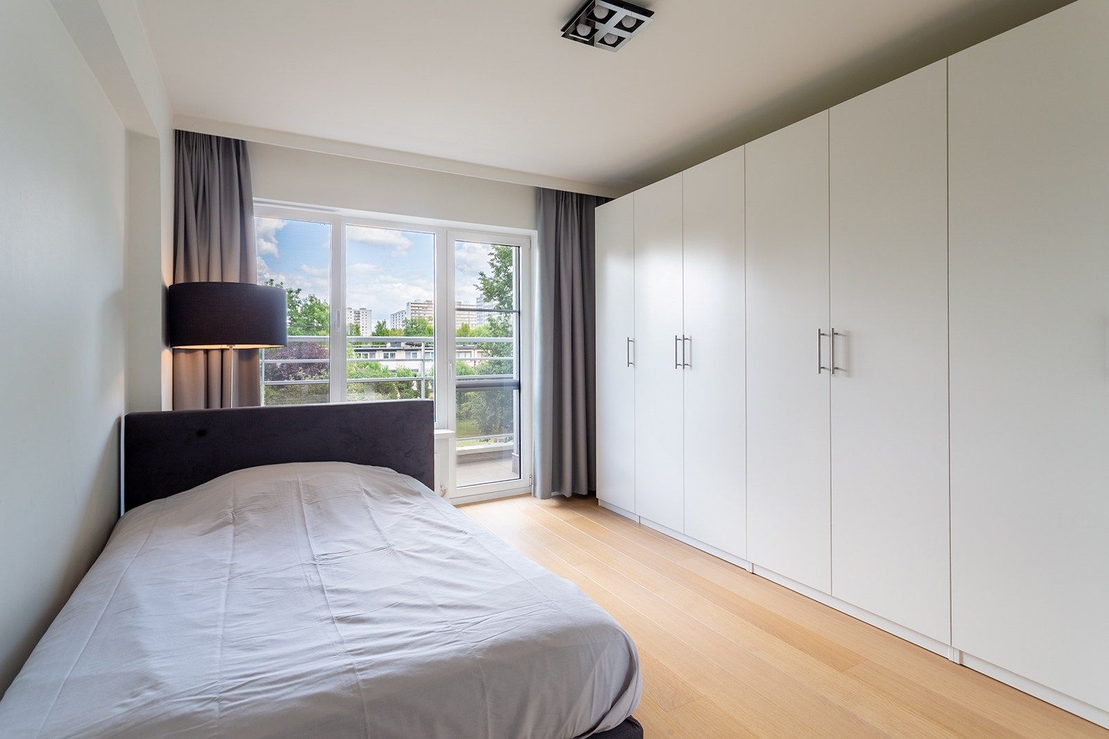 Gerenoveerd appartement met 2 terrassen foto 17
