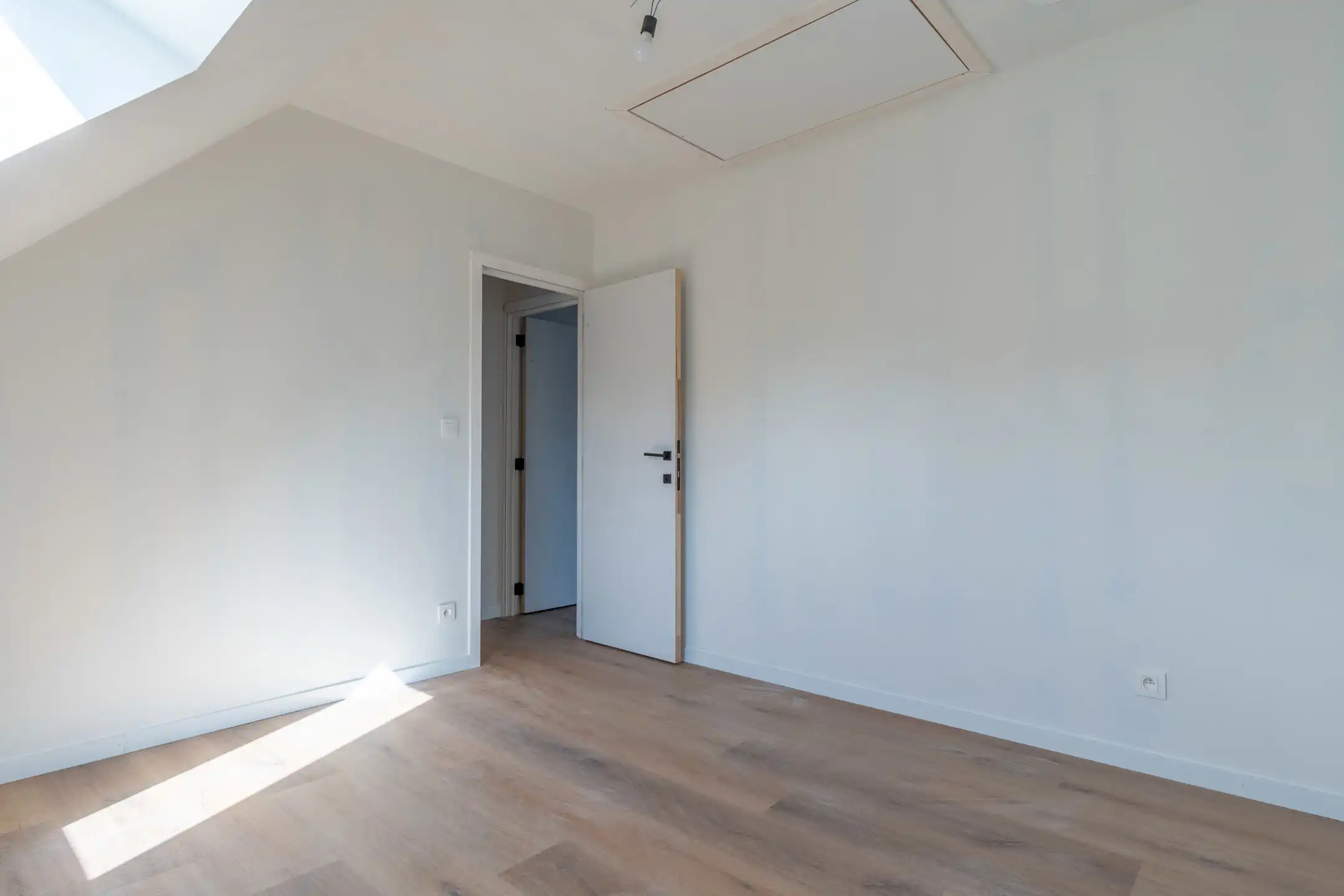 Vernieuwbouwwoning ('26) met 3 slpk op 306 m²met achteringang foto 28