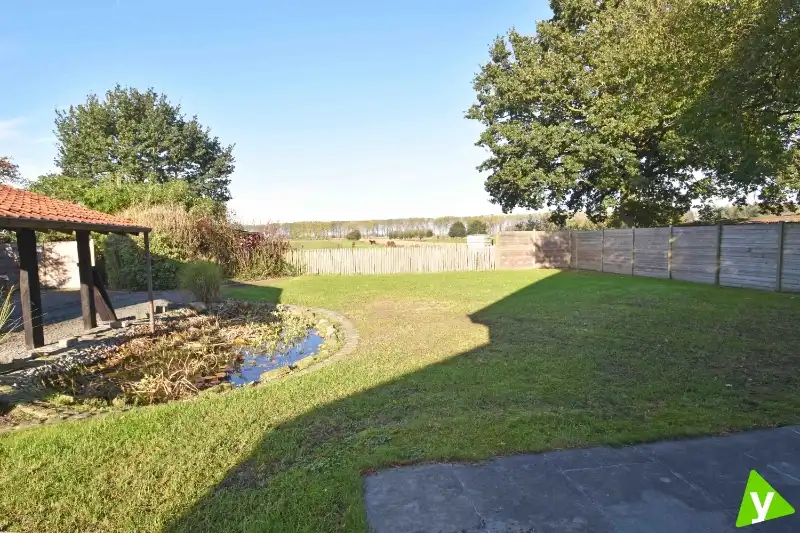 Idyllische woning met prachtige tuin foto 20