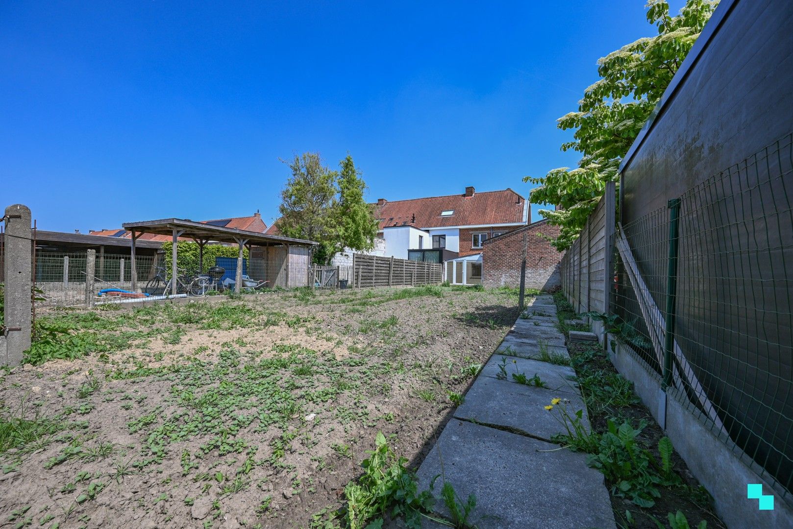 Eéngezinswoning met garage en achteruitweg in het hartje van Sint-Eloois-Winkel foto 15