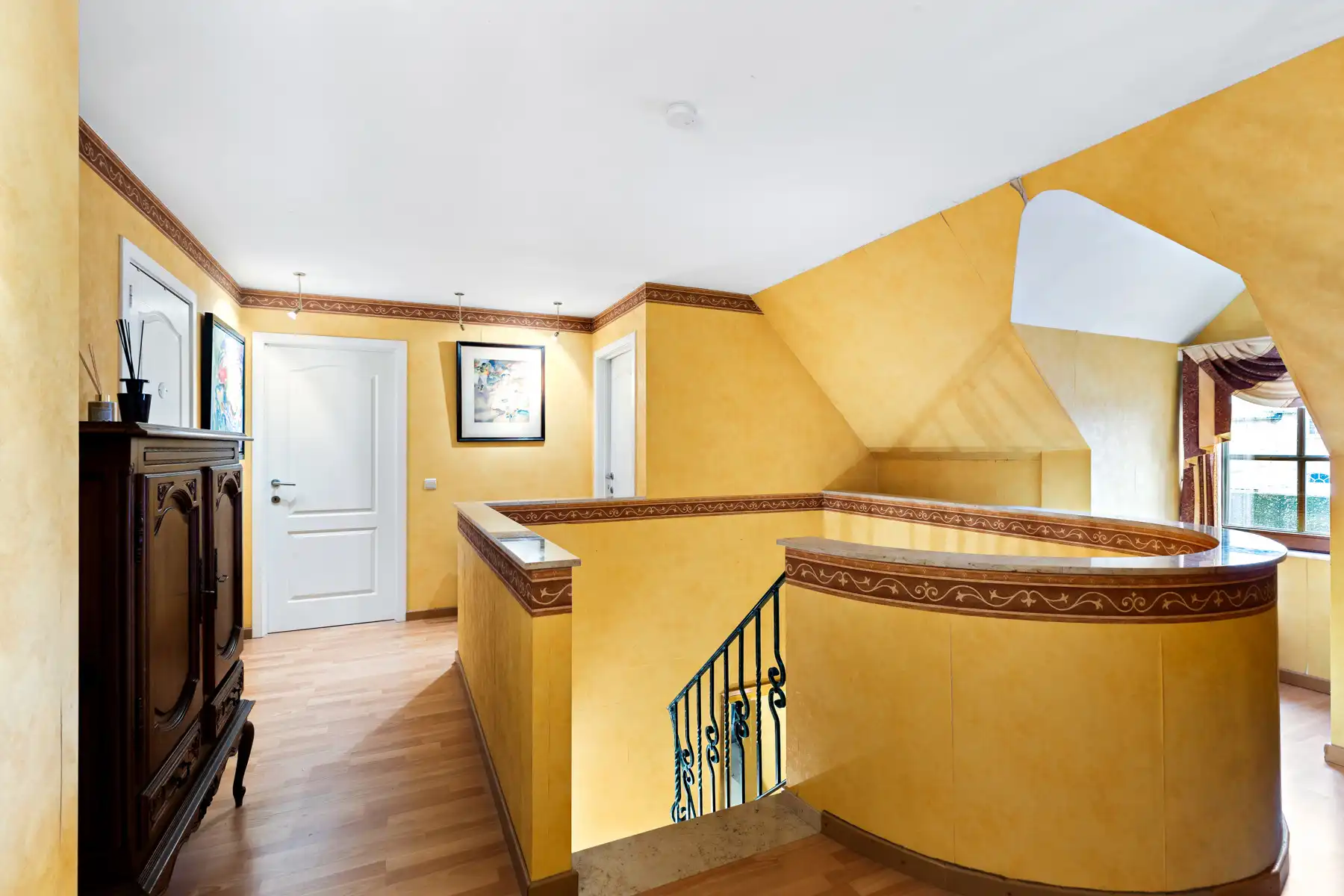 Exclusieve woning met 270 m² comfort op perceel van 998 m² foto 8