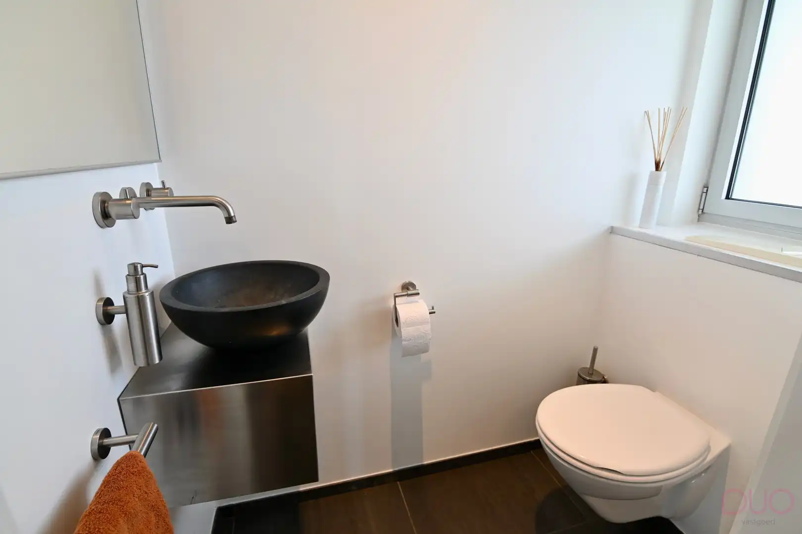 Ontdek ongeëvenaarde luxe en ruimte in deze prachtige villa in het rustige Herk-de-Stad. foto 3