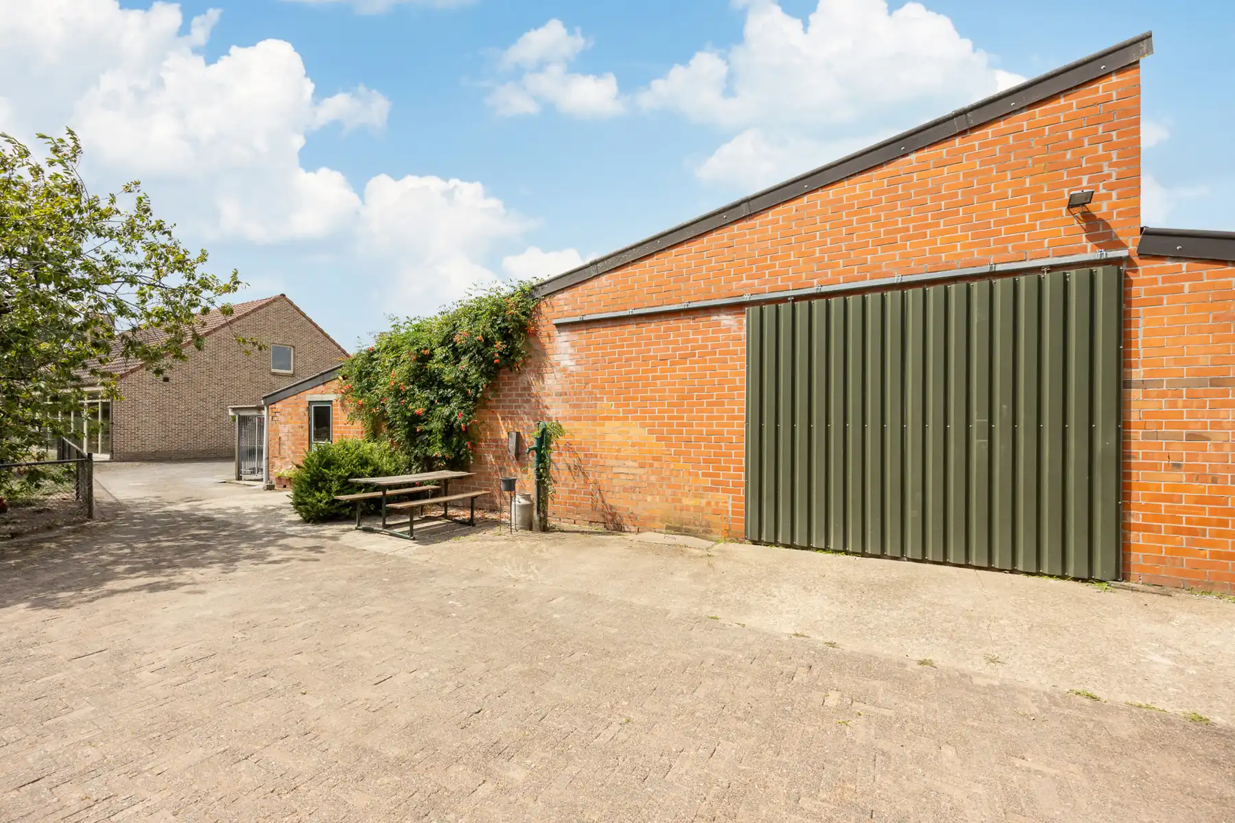 Bedrijfswoning met bijgebouwen en weiland op ca 1,3ha. foto 21