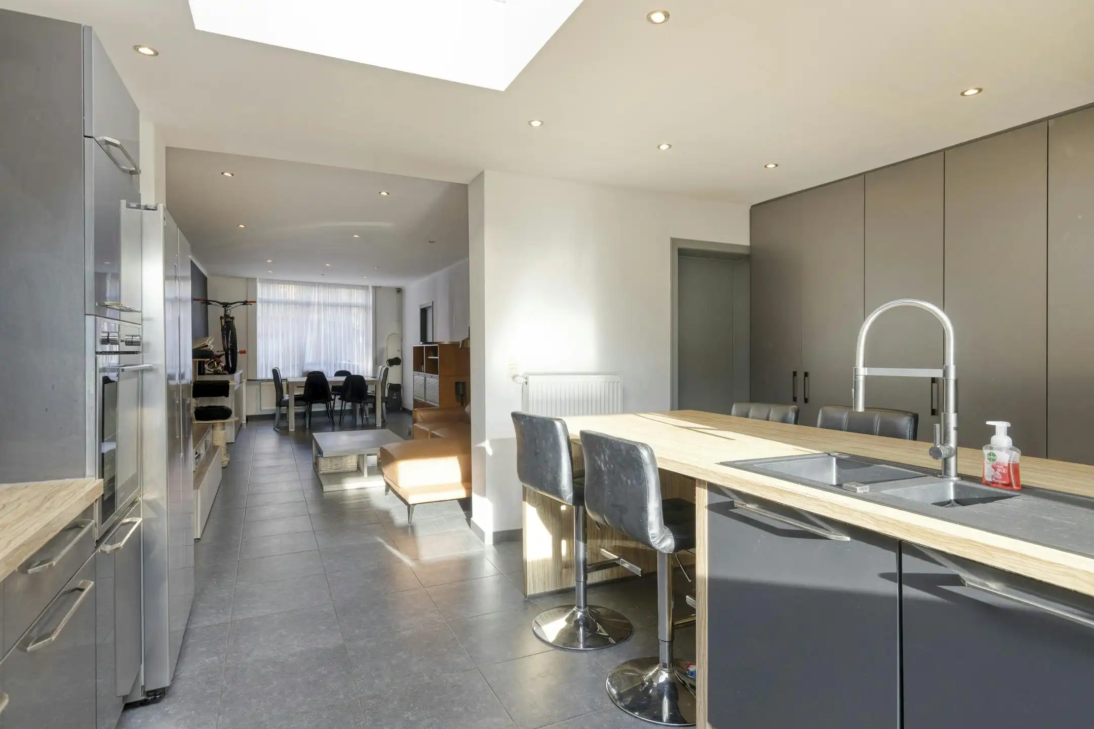 Gerenoveerd huis met 5 slaapkamers te koop in Zeebrugge foto 5