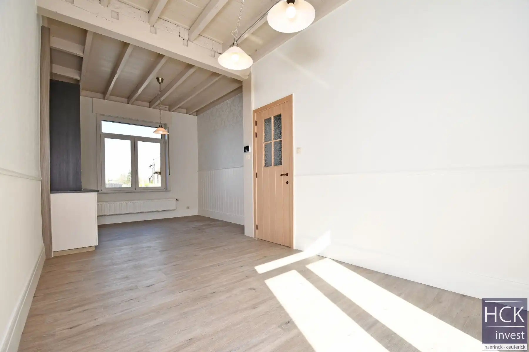WAREGEM – Toffe gerenoveerde woning met tuin en garage vlakbij centrum foto 3