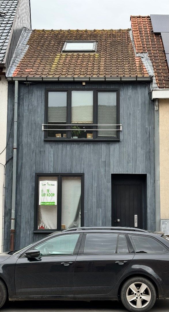 Woning met 2 slaapkamers en diepe tuin te Eernegem foto {{pictureIndex}}