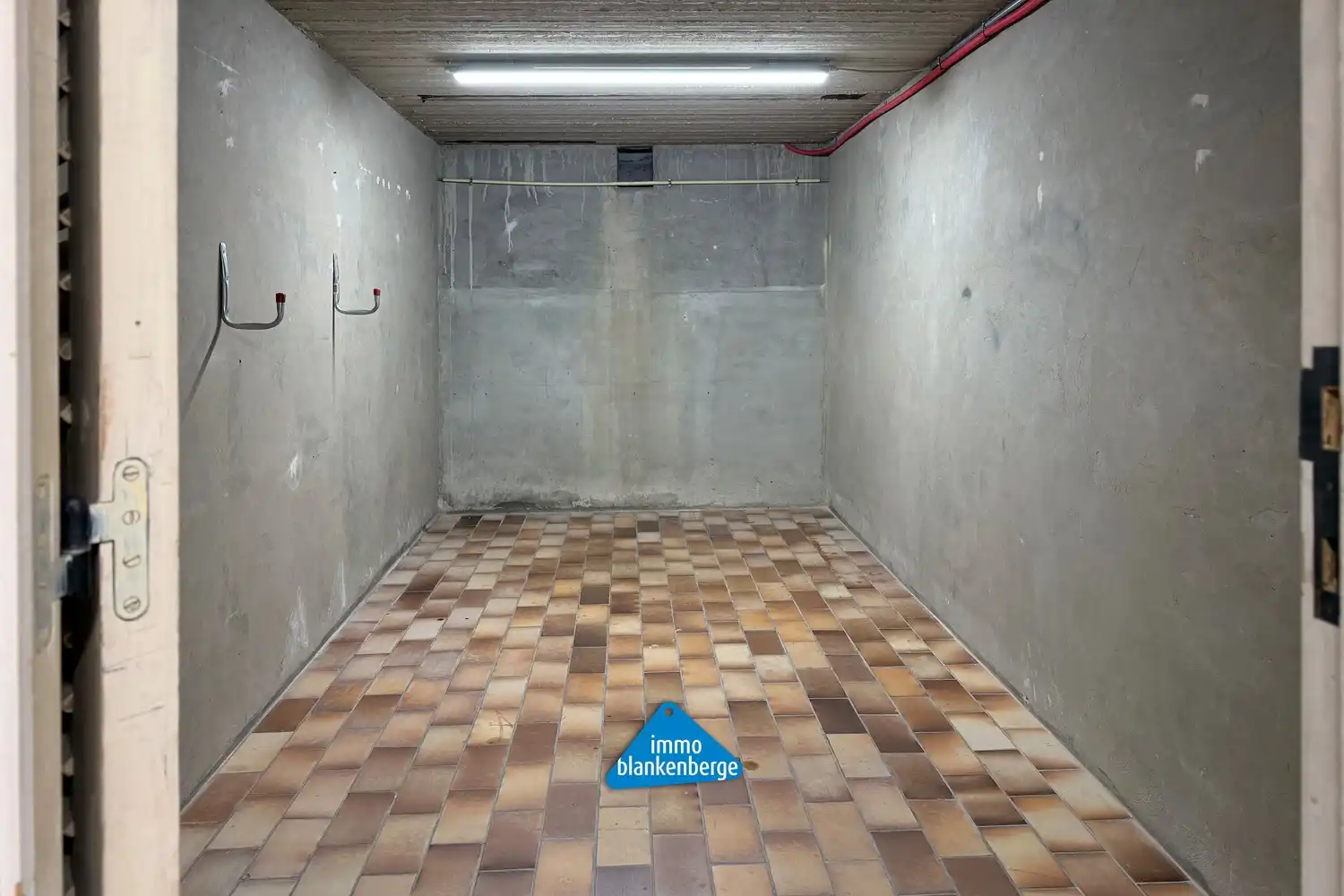 Volledig gerenoveerd ruim 2 slaapkamer appartement foto 14