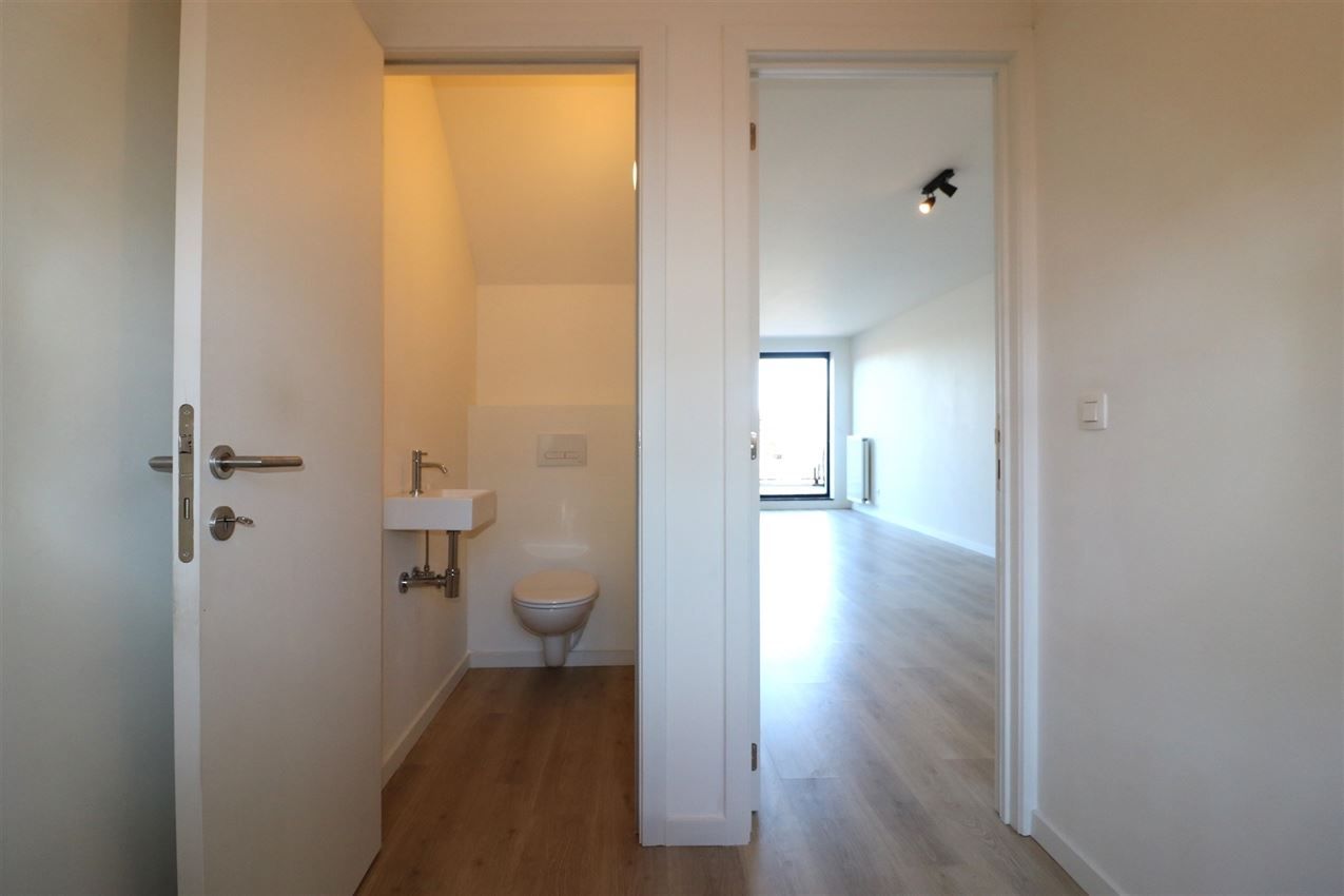 Appartement met 2 slpk., groot terras en autostaanplaats foto 19