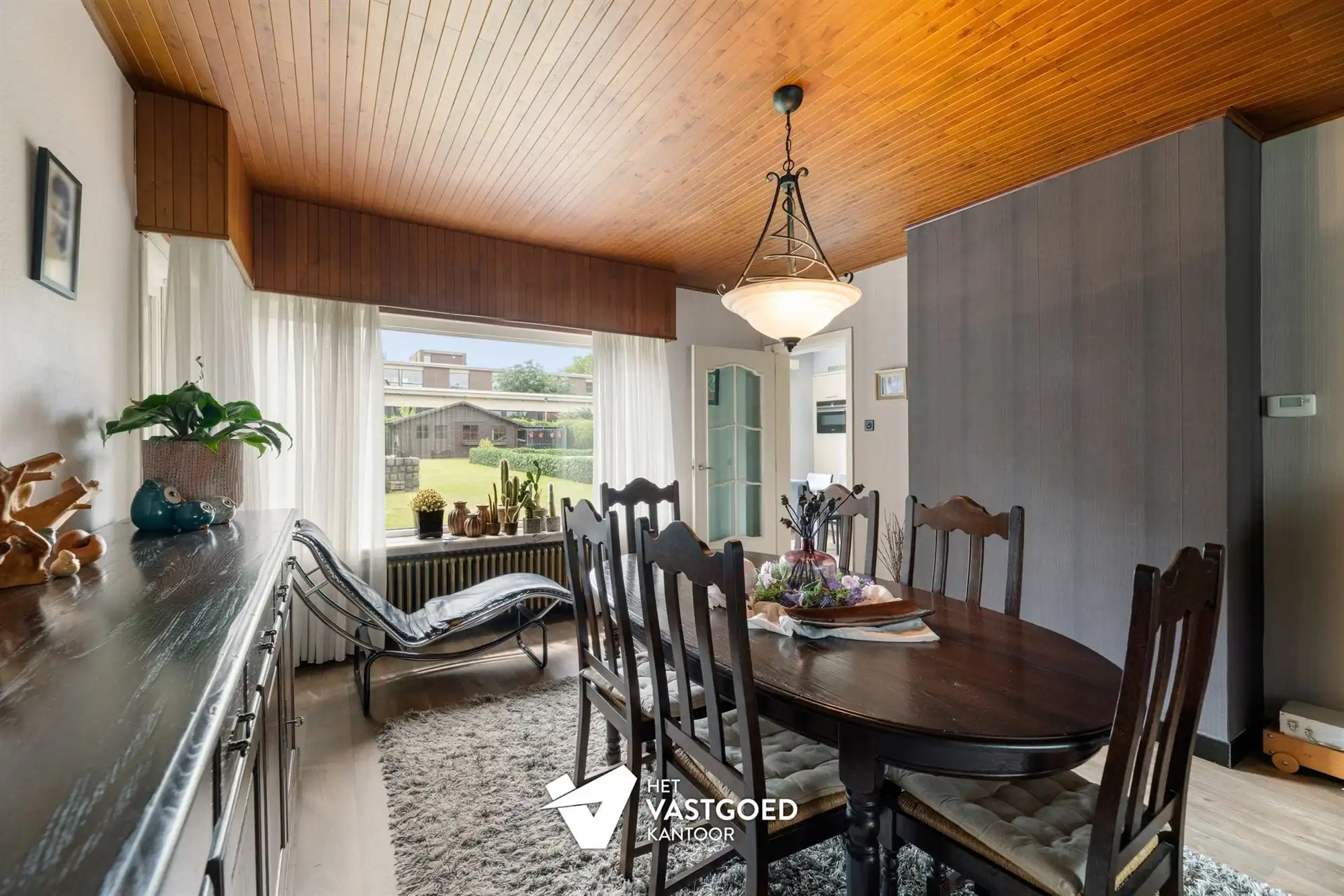 INSTAPKLARE, CENTRAAL GELEGEN WONING OP RUIM PERCEEL MET ZWEMBAD foto 5