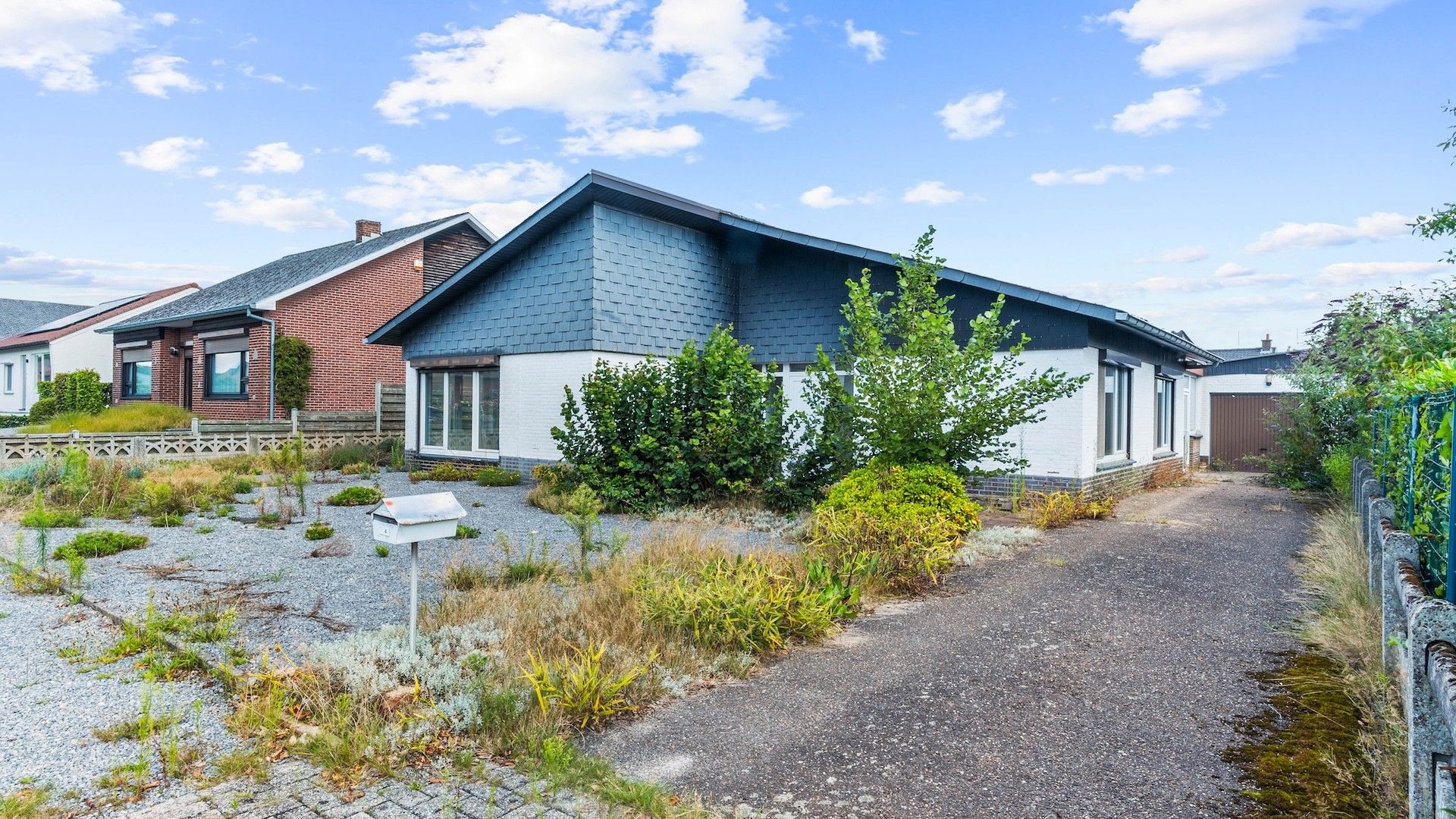 Te renoveren woning (O.B.) met 3 slaapkamers op 6a 48ca foto 2