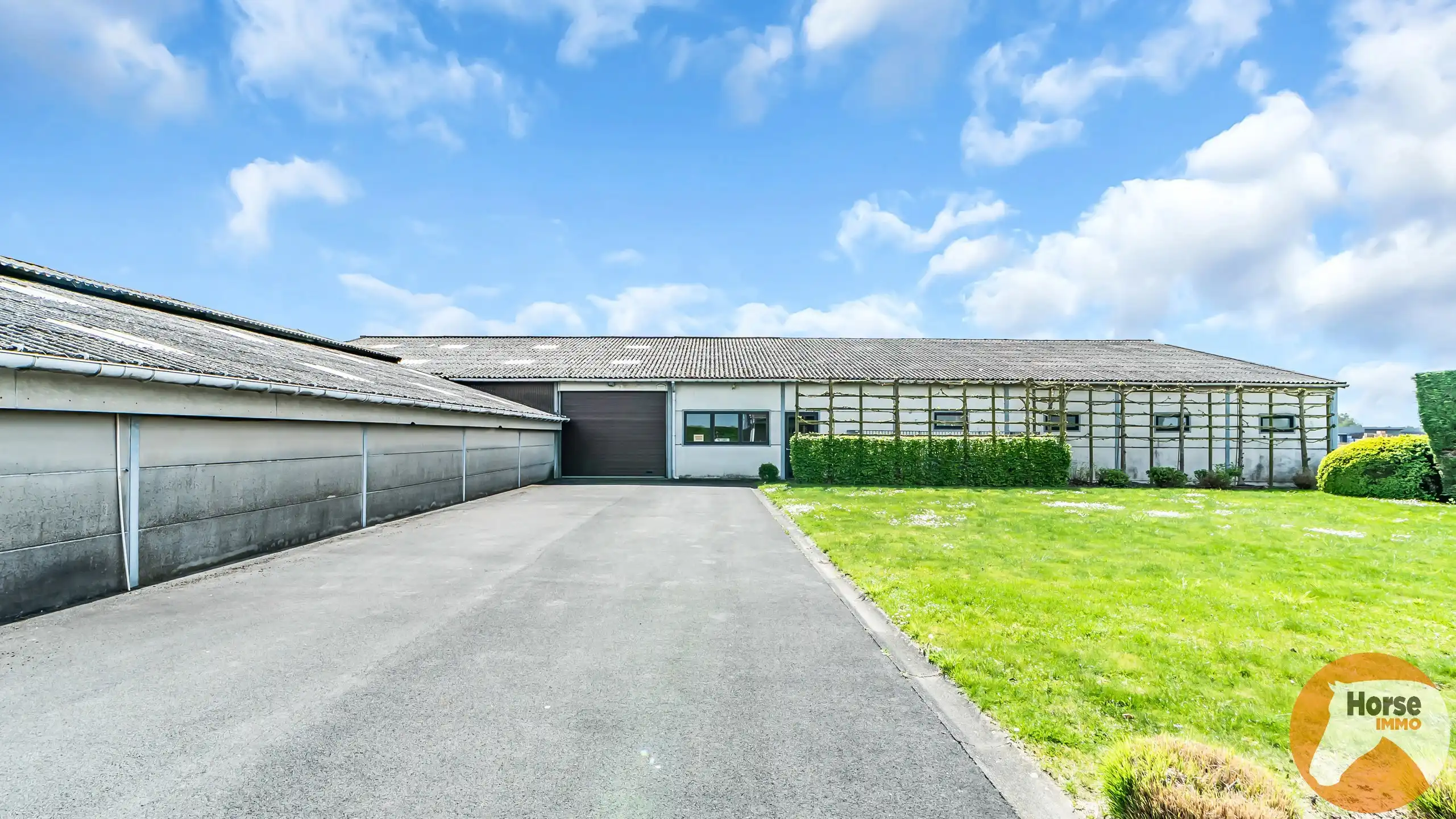 MEISE  – Landelijke woning met 3 loodsen op prachtig perceel foto 29