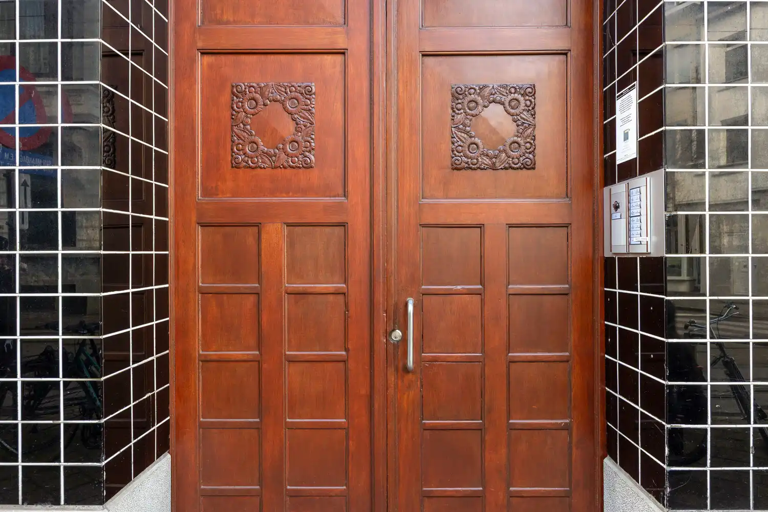 Vernieuwd ruim 2-slpk appartement met panoramisch zicht foto 3