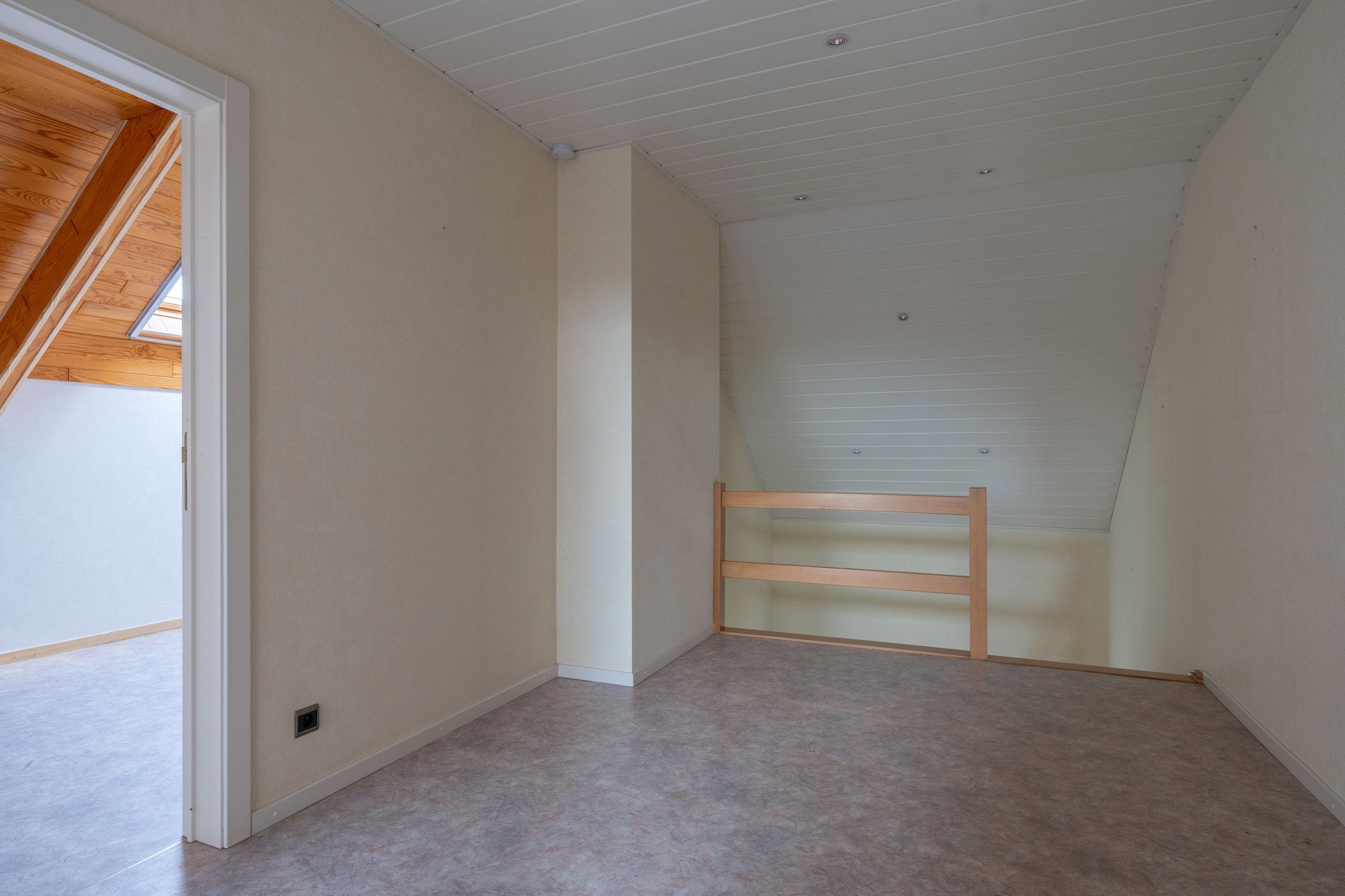Ruime woning met 4 slpks op mooi zuidperceel van 1.041 m²  foto 29