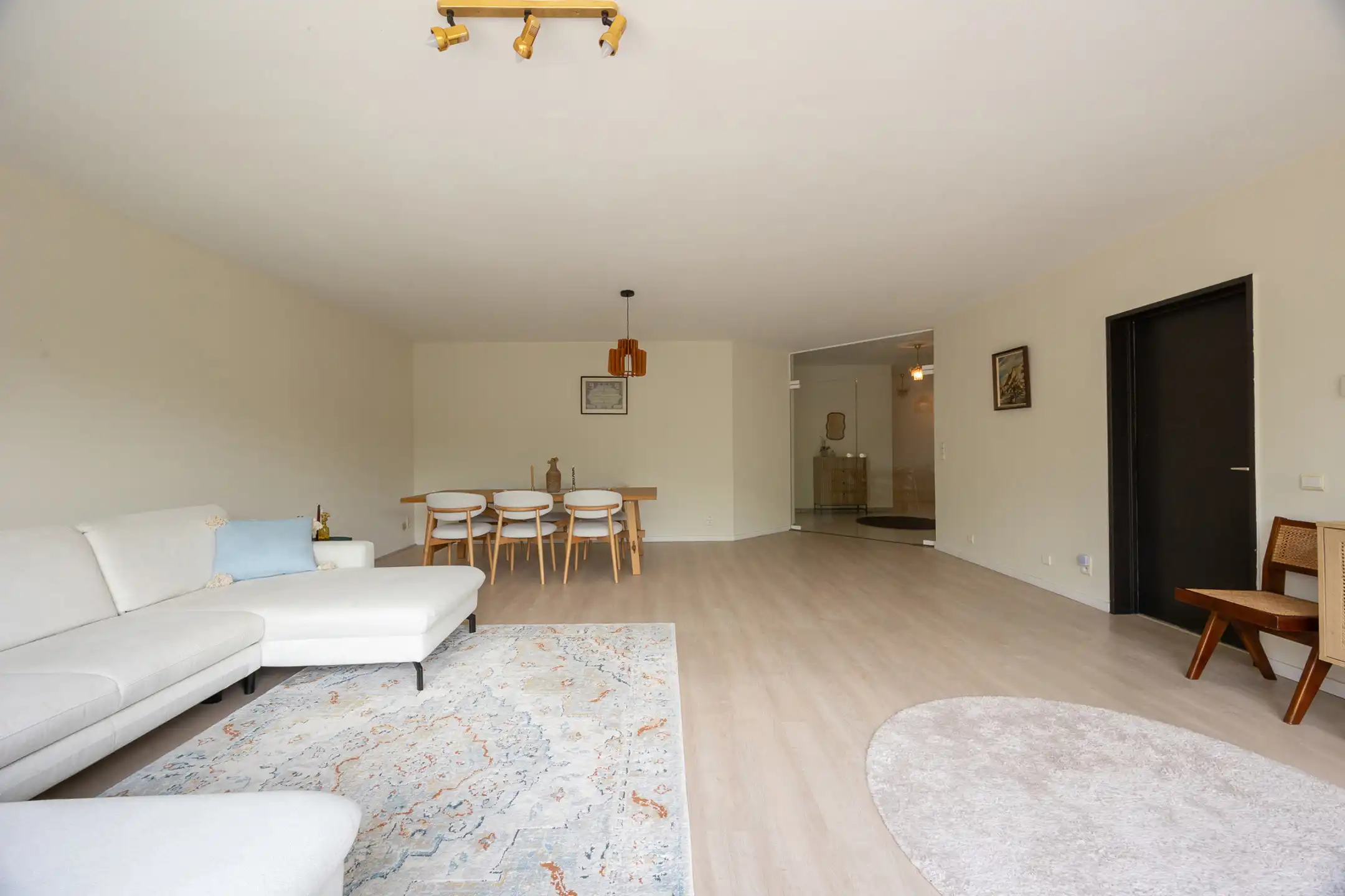 Lichtrijk en ruim appartement  120 m2 met zicht op groen foto 6