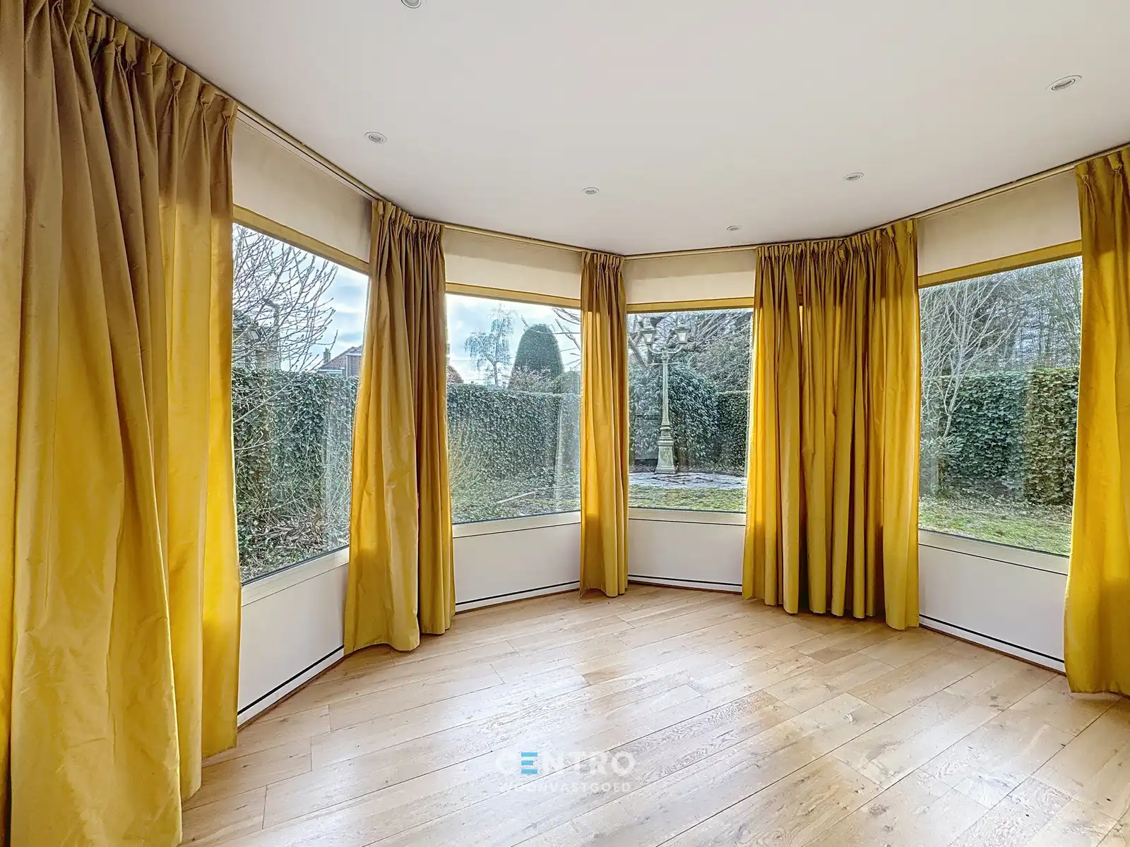 Ruime woning met 5 slpks, 2 badks én dubbele garage! foto 4